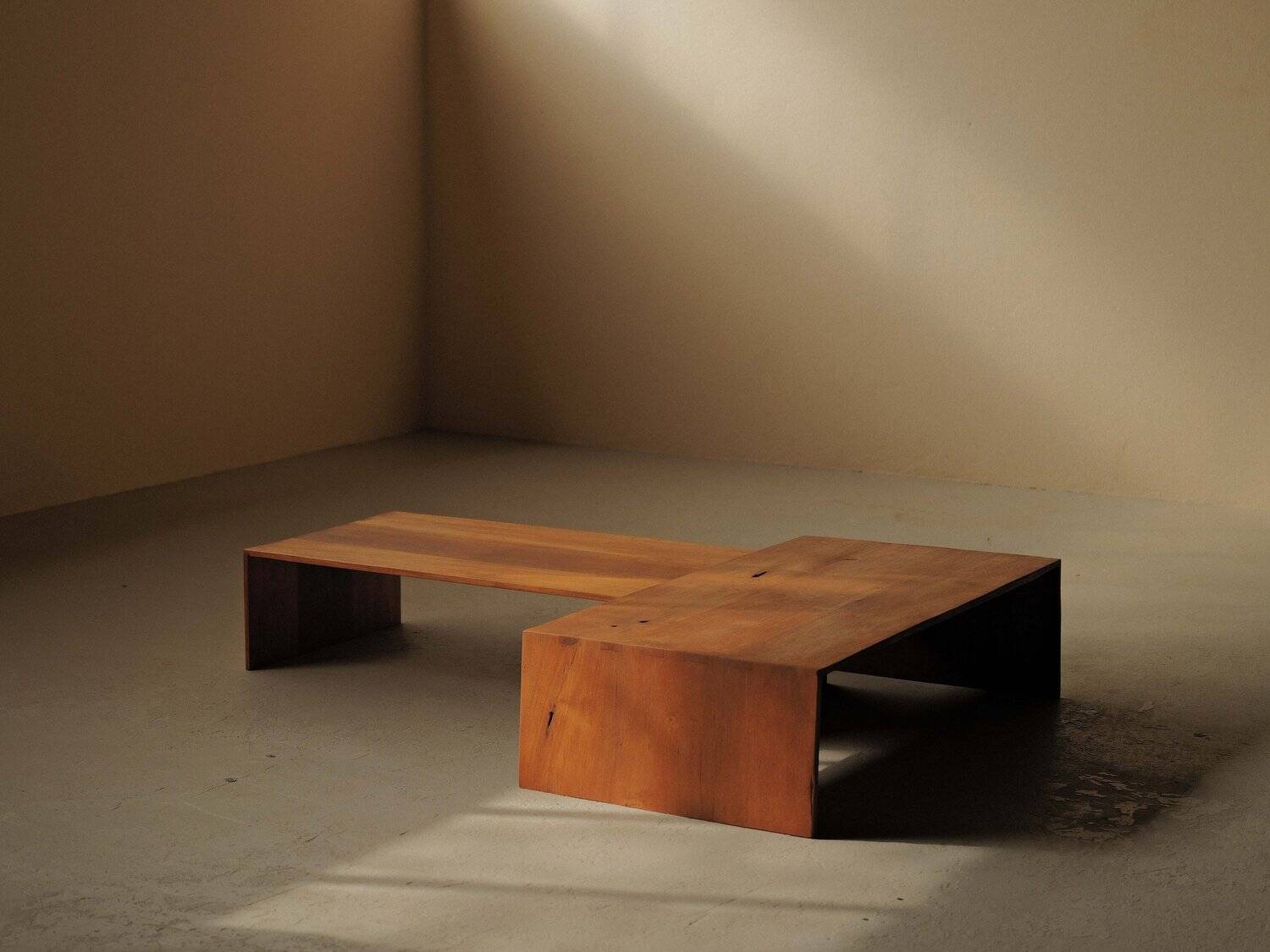 Pair of nesting coffee tables in solid wood, around 1980.
