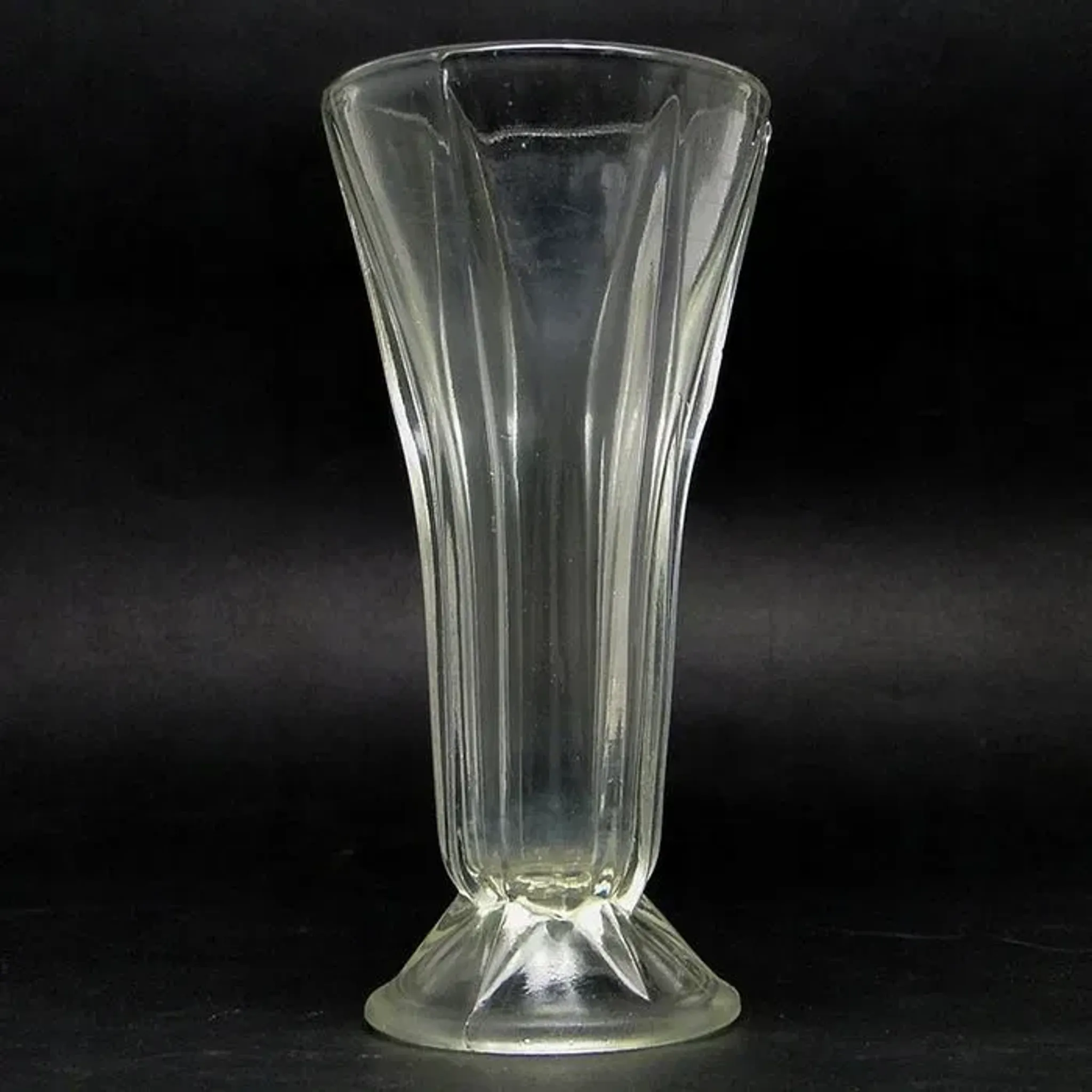 D9Y Krosno Art Deco Vase Cat No 733