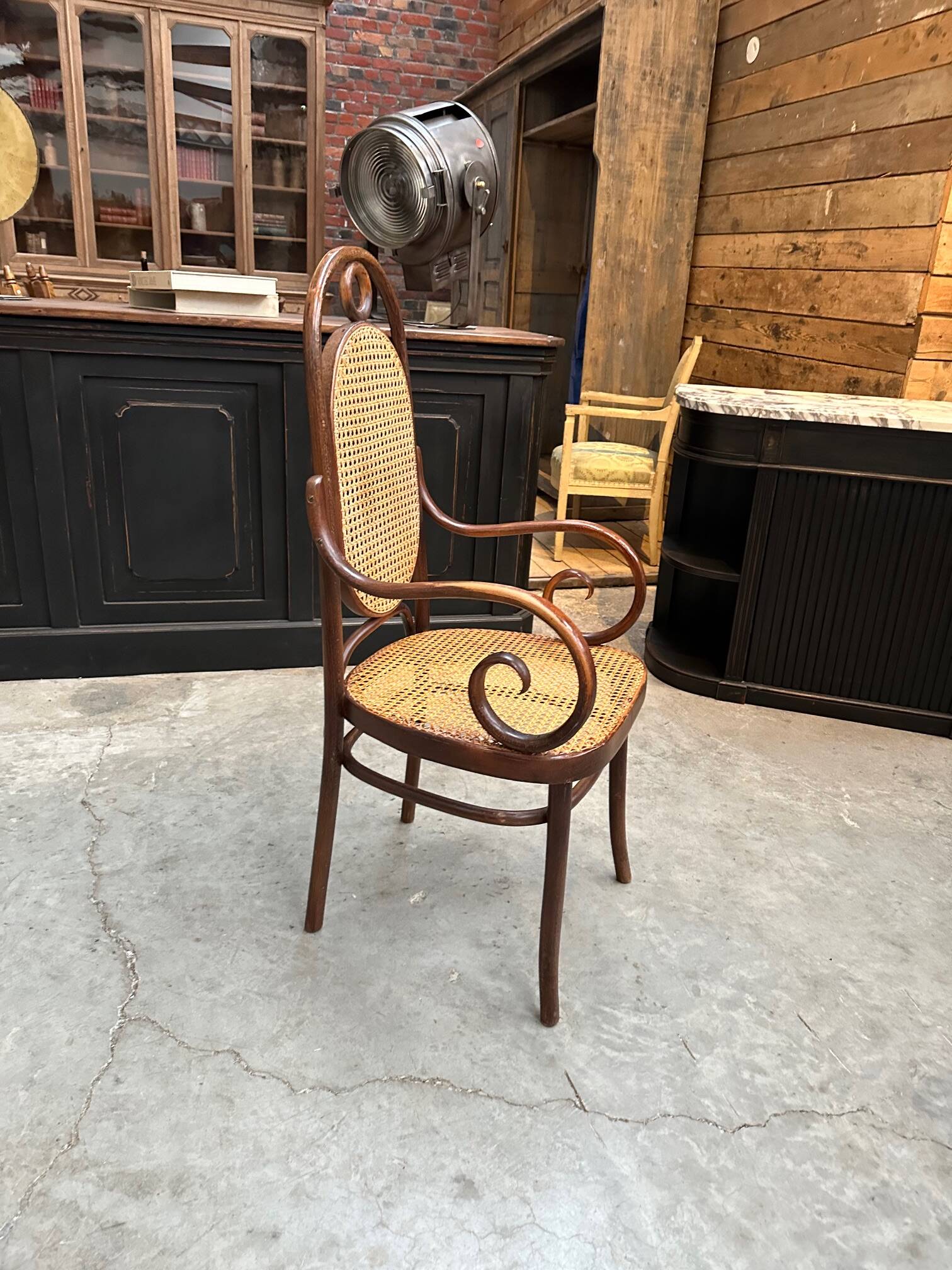 Thonet n°17 curved wooden armchair