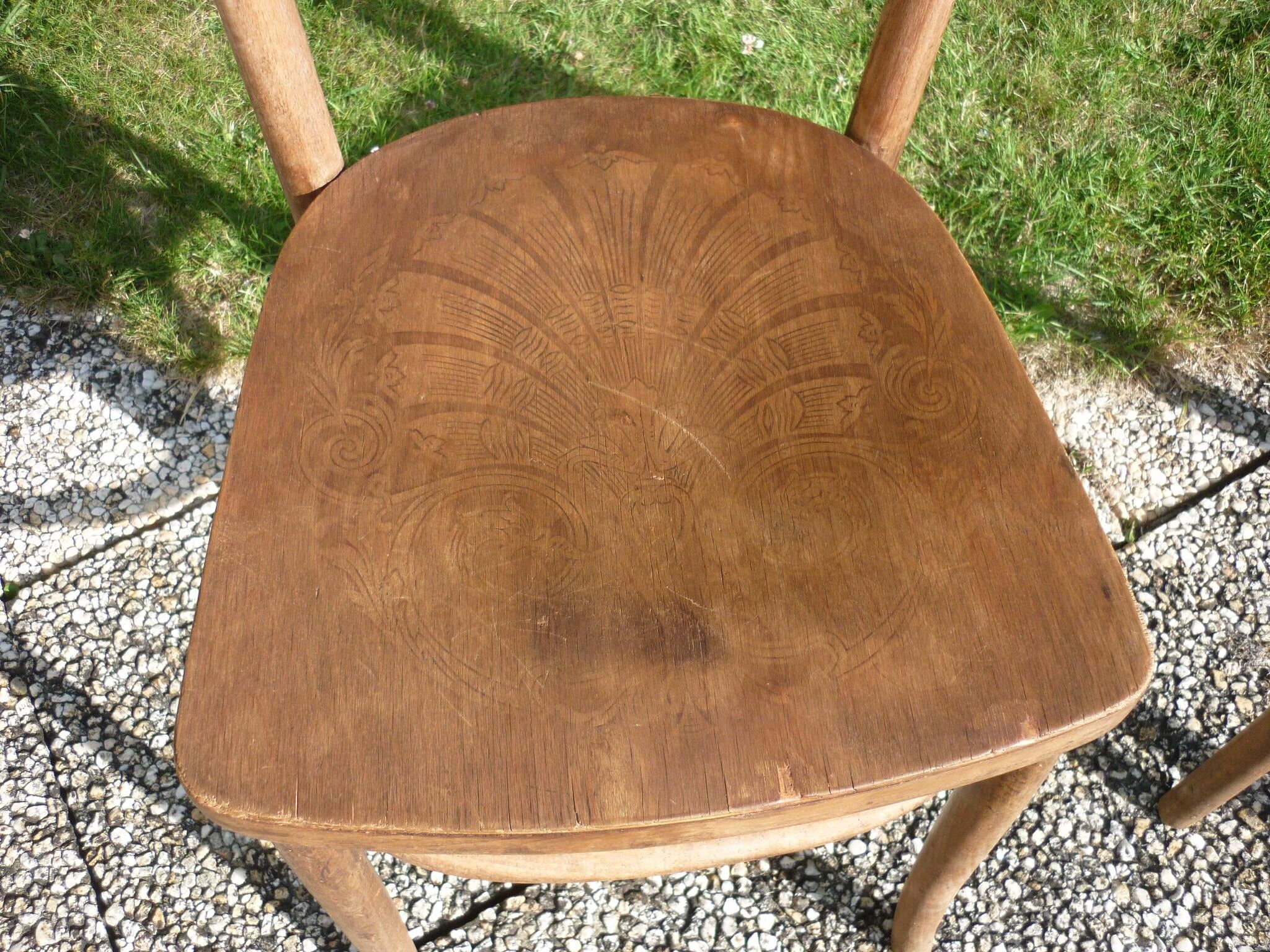 Set of 2 old and screen-printed bistro chairs