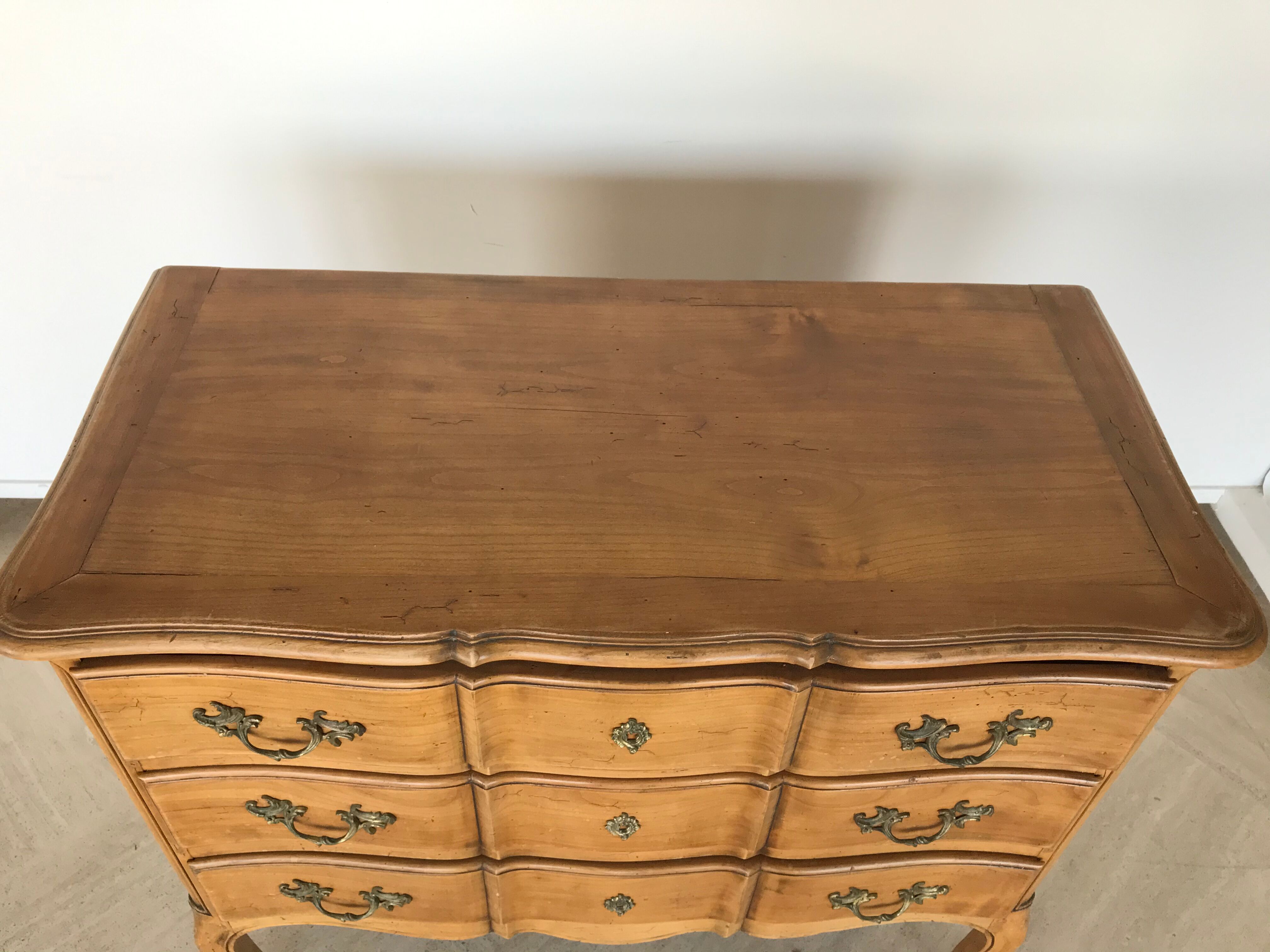Three-drawer Louis XV-style dresser