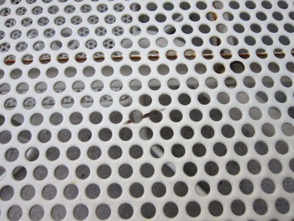 Table de jardin en métal perforé Emu