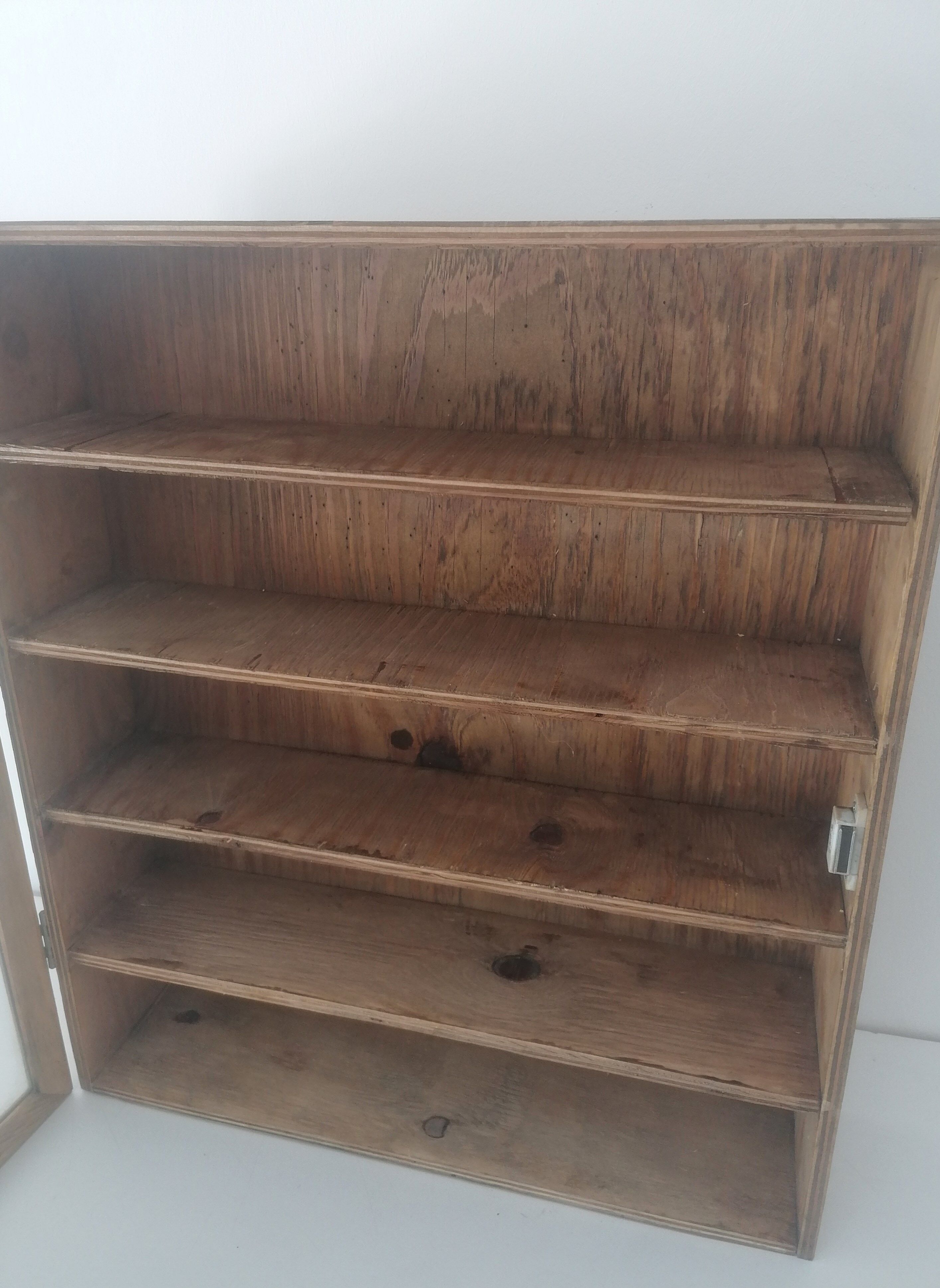 Old pharmacy showcase in wood and glass, 4 tablets 50