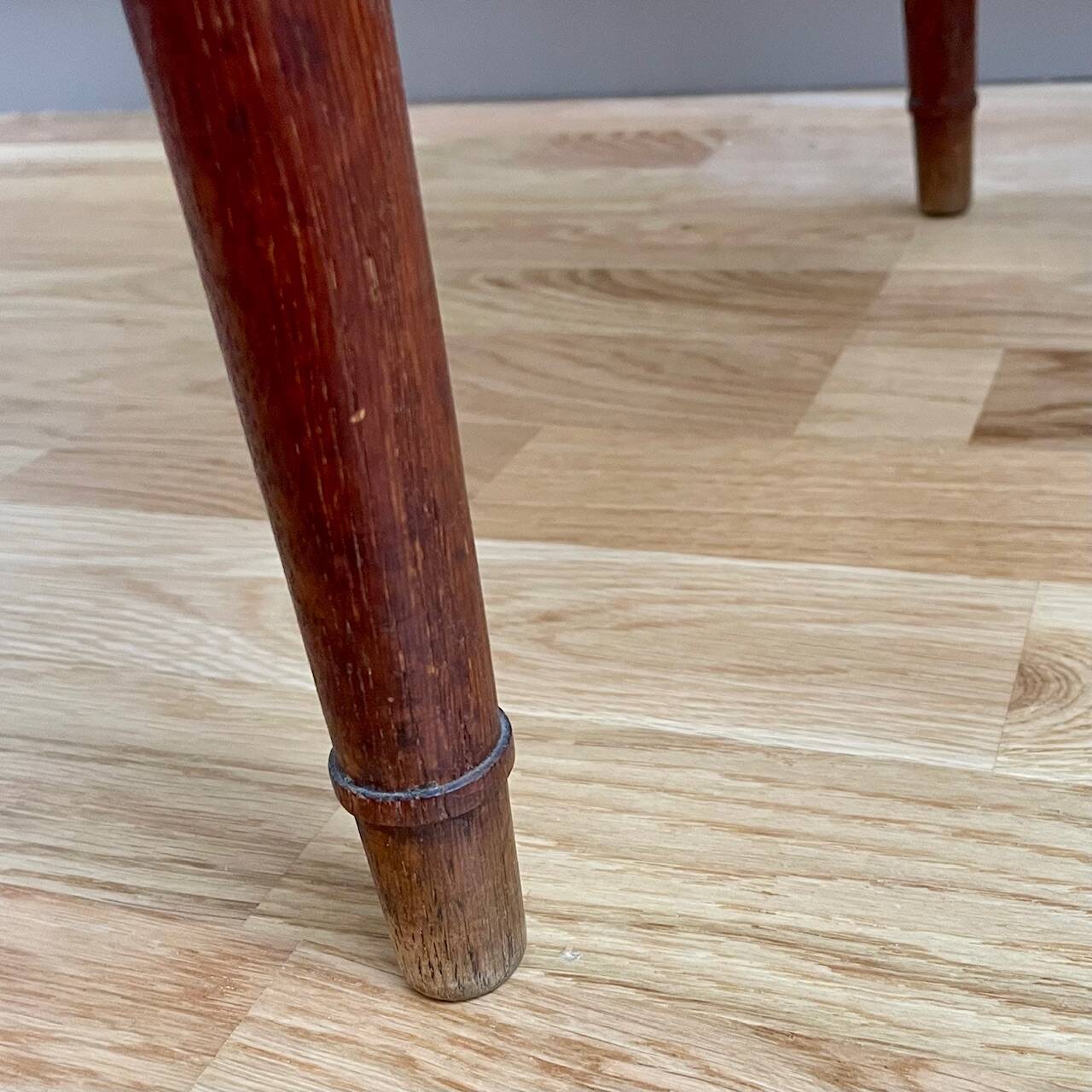 Small living room side table in solid cherry and veneer, Louis XVI style