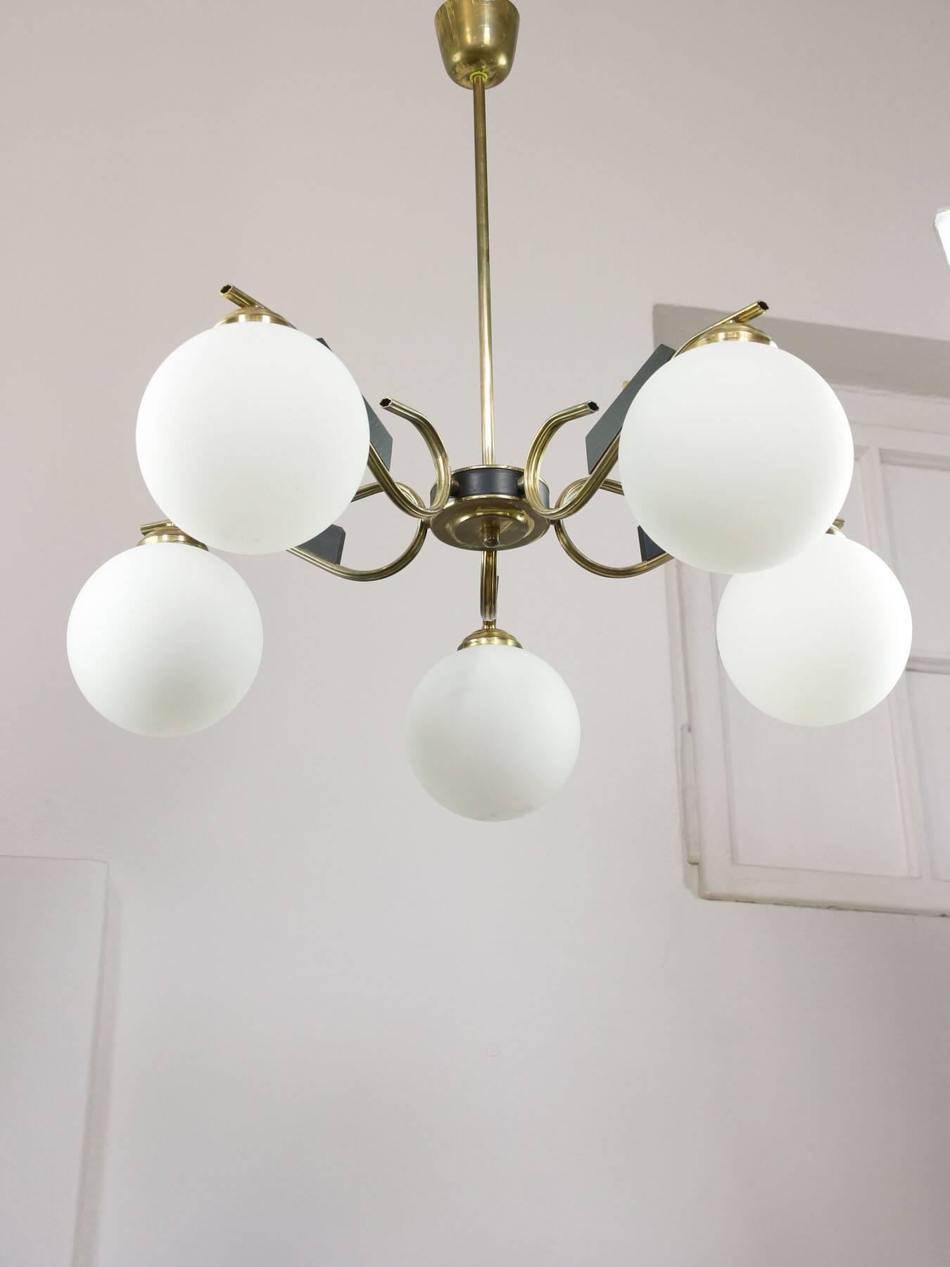 Mid-Century Modern Italian Brass and Opaline Chandelier, 1960