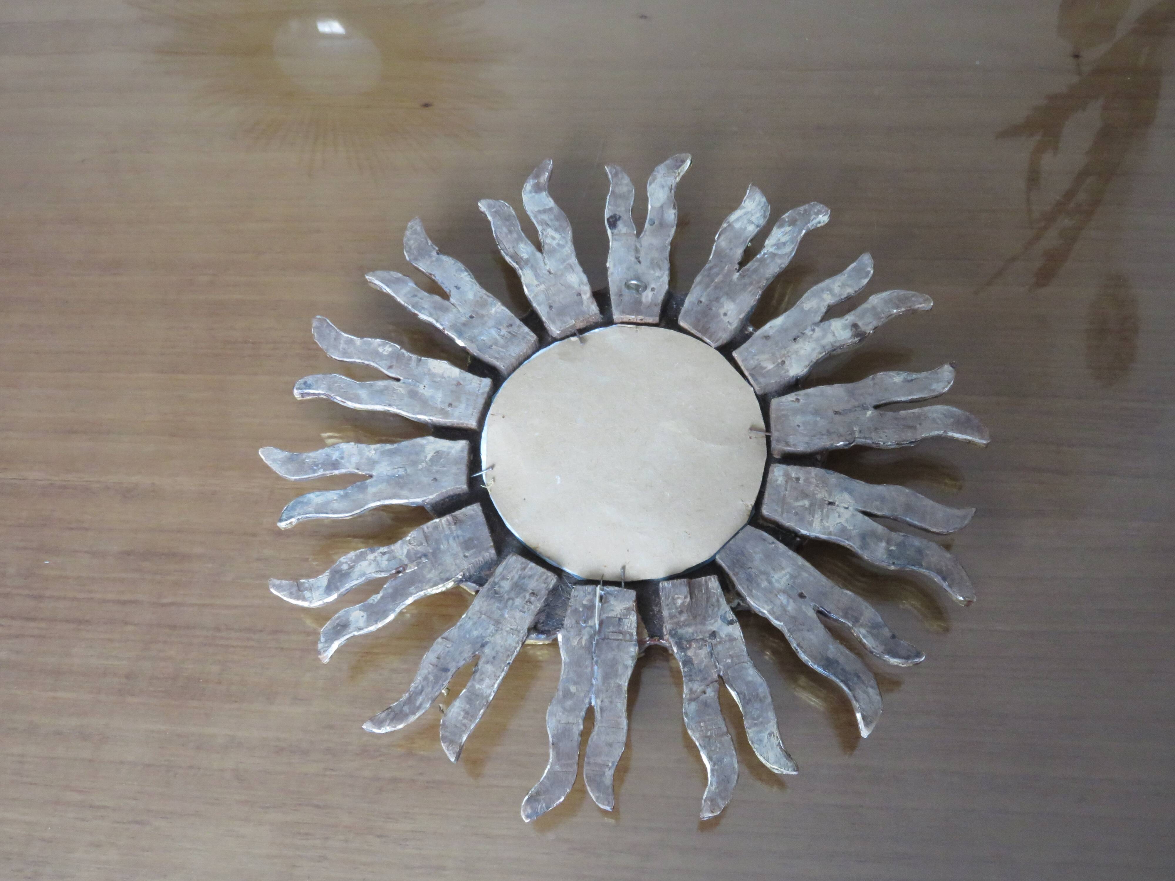 Miroir soleil en bois doré avec incrustations début XXème