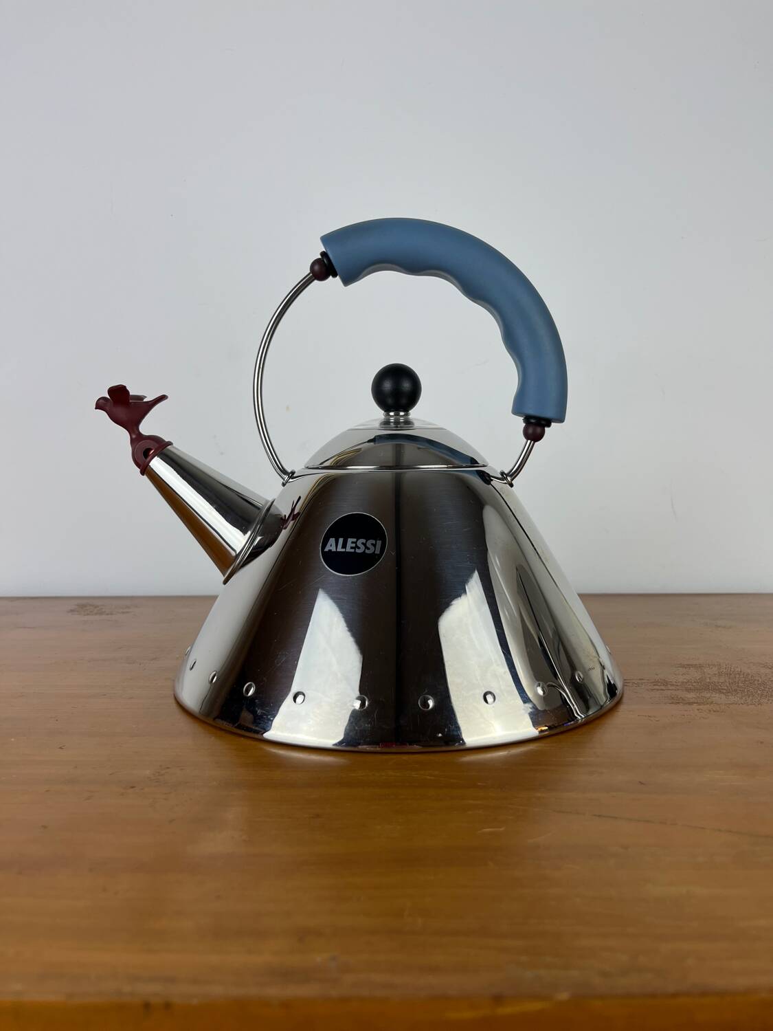 Alessi 9093 kettle by Michel Graves