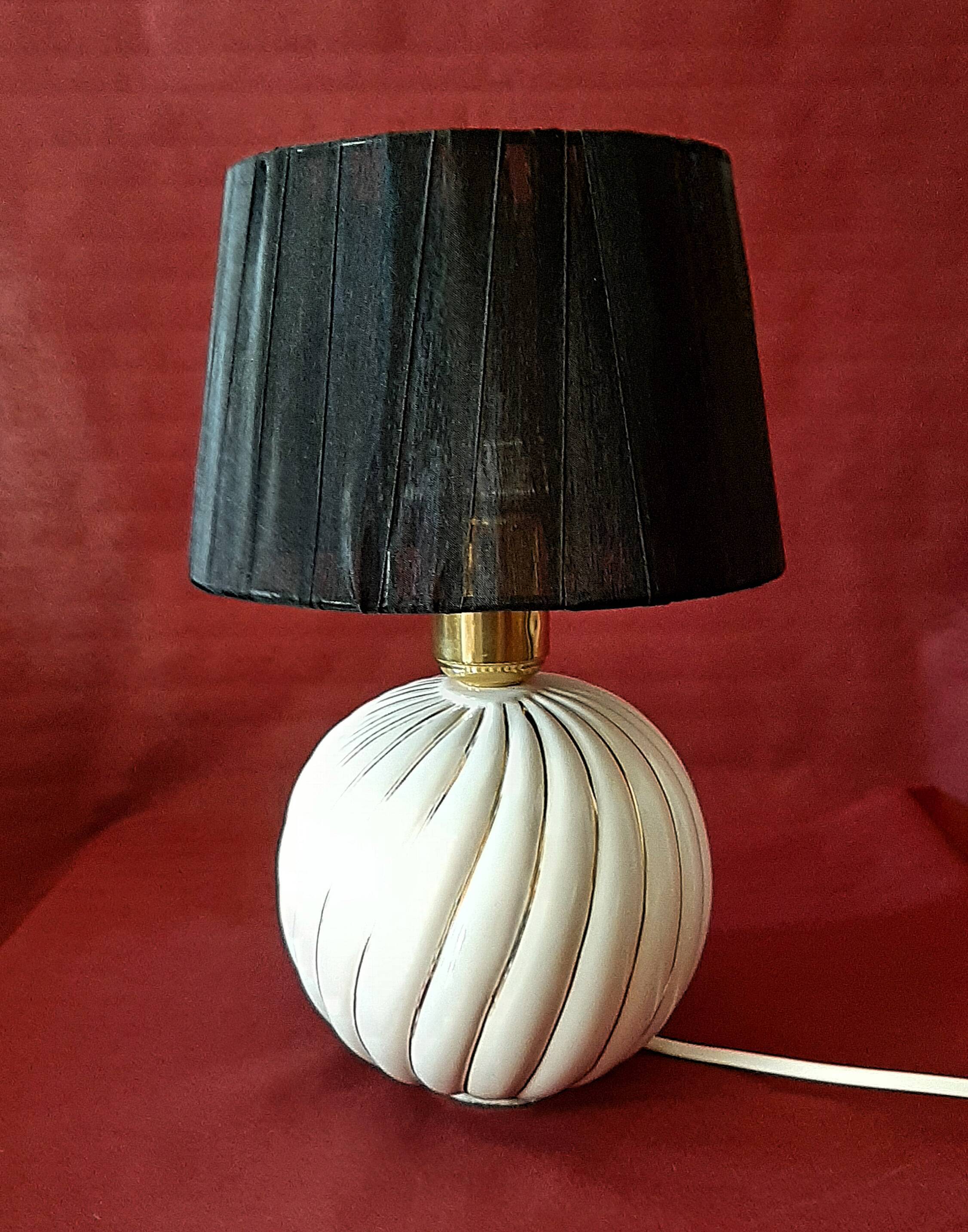 Mid Century Modern porcelain lamp with gold lines Italian design of the 1970s (two available)
