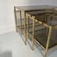 Suite de trois tables gigognes de style en laiton et verre fumé XX siècle