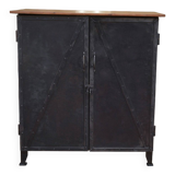 Meuble buffet en métal riveté 1940