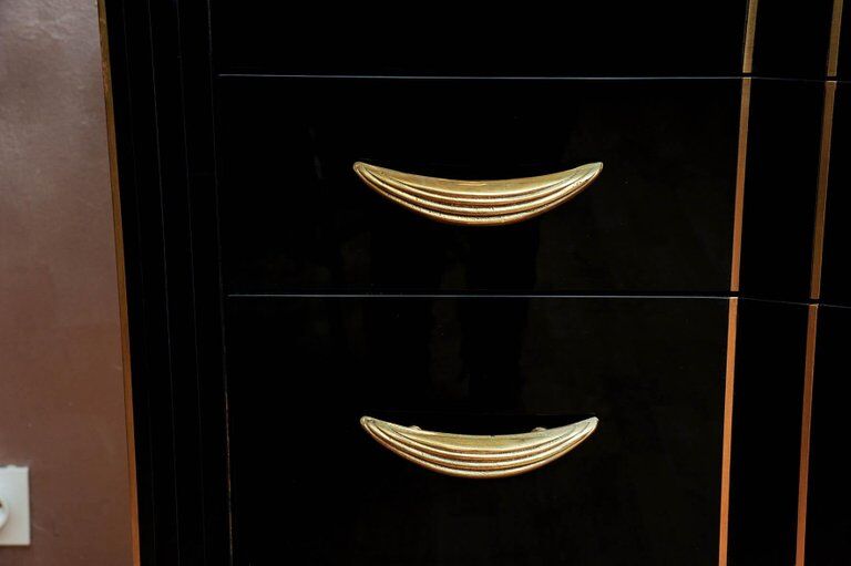 Console in black and cream tinted glass