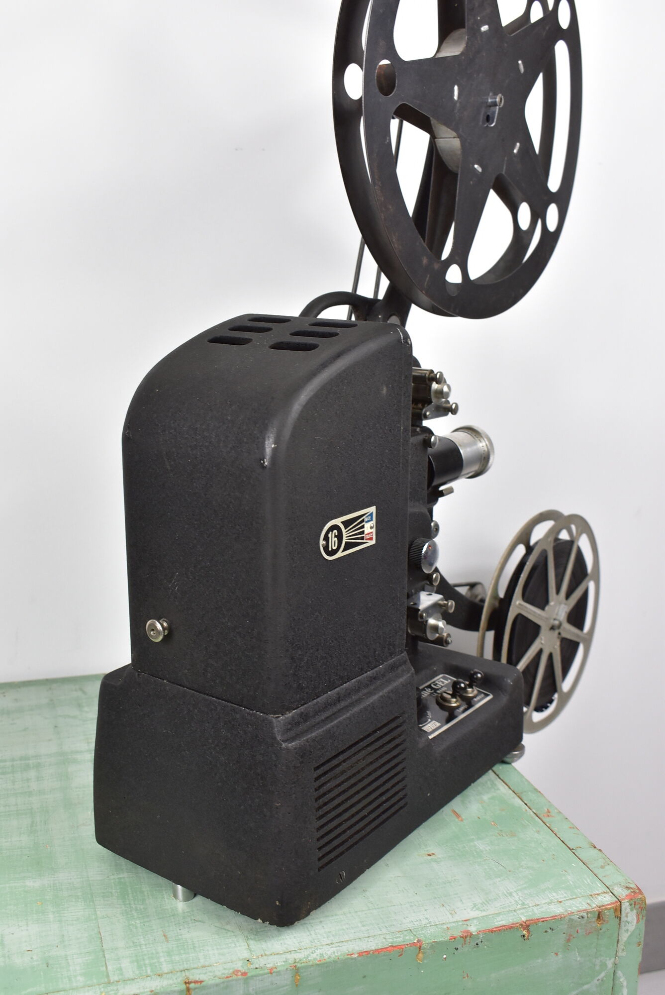 16 mm old projector Royal cinegel France