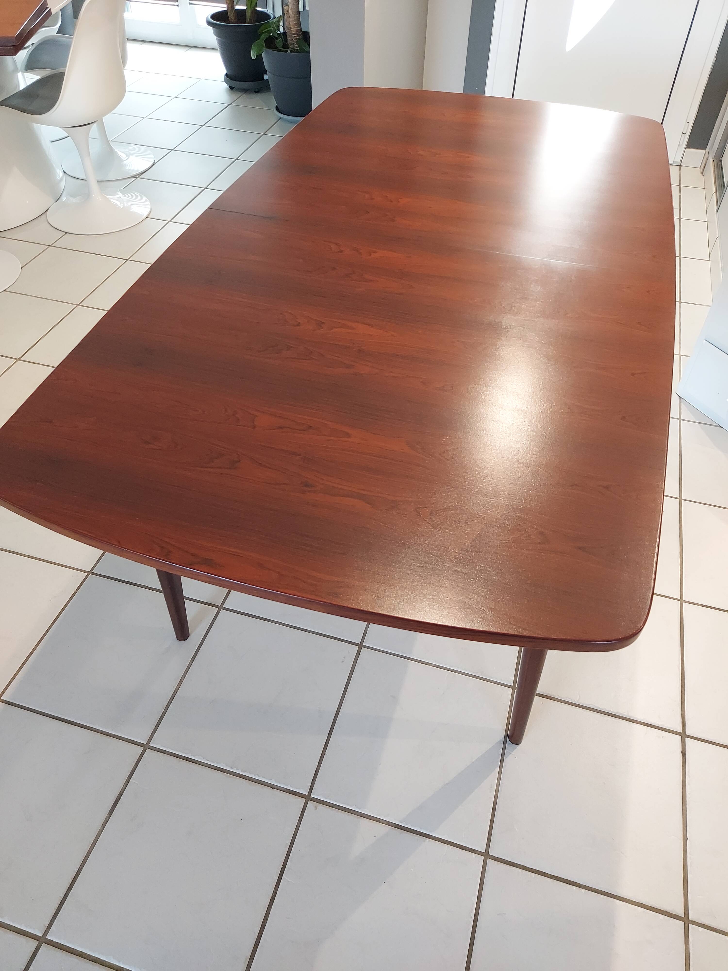 Extendable dining table in vintage Rio Rosewood 1960s
