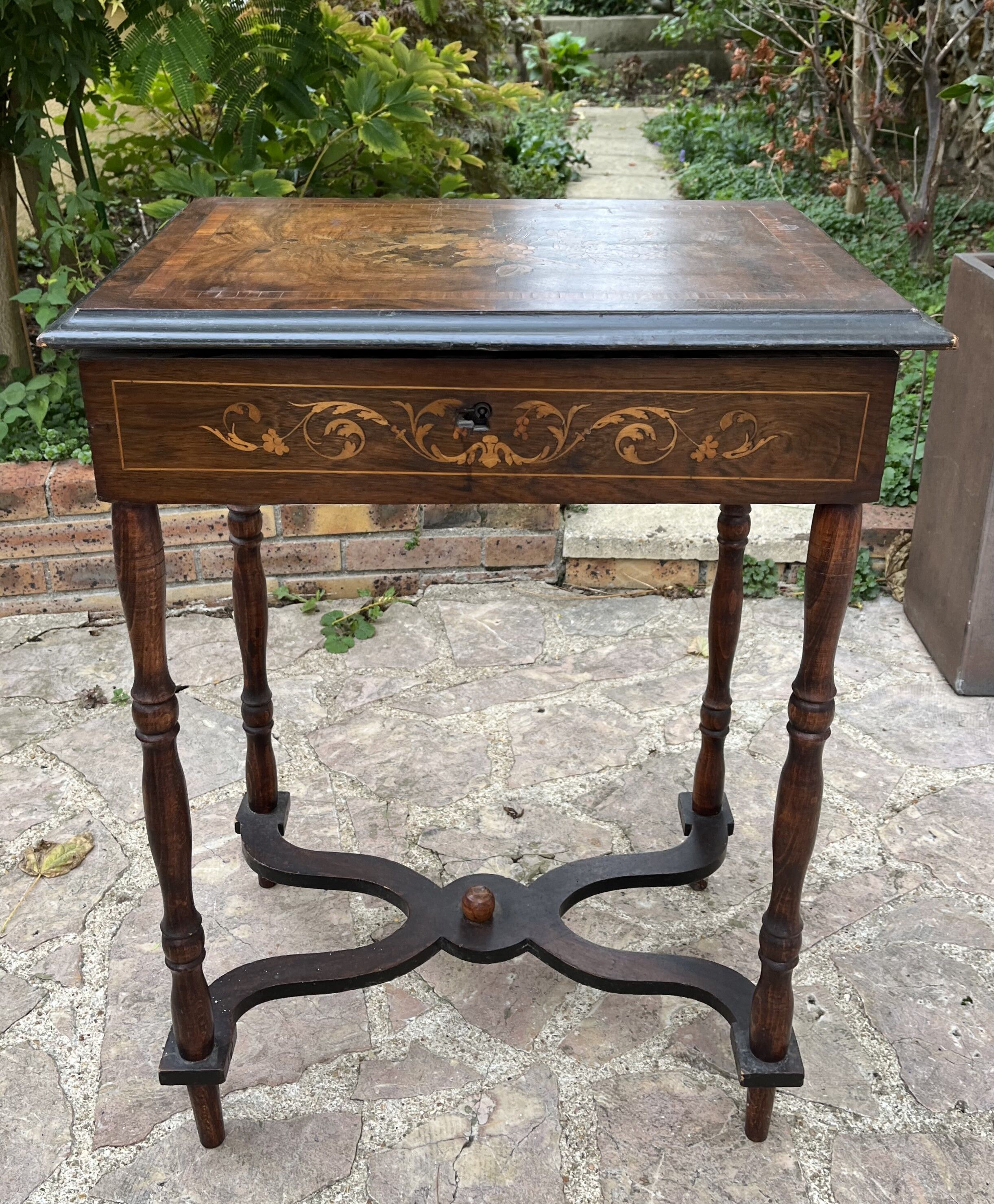 Couturière en bois