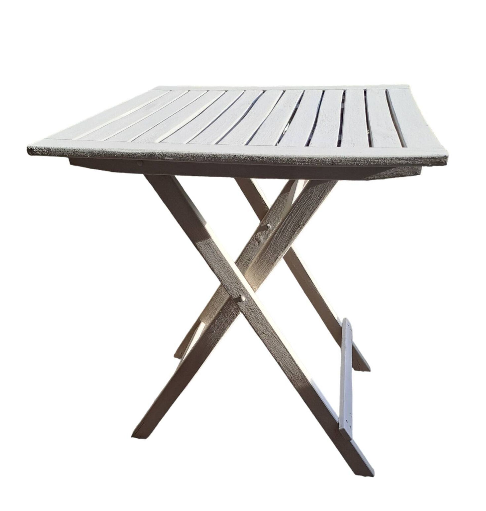 Table jardin pliante en bois peinte en beige grisé carrée