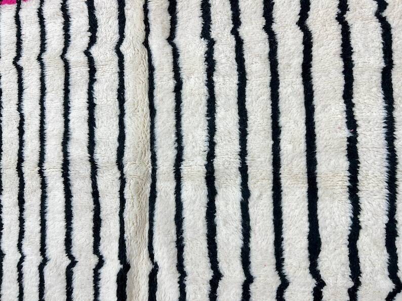 Tapis marocain en laine naturelle écru à motifs géométriques 250cmx150cm