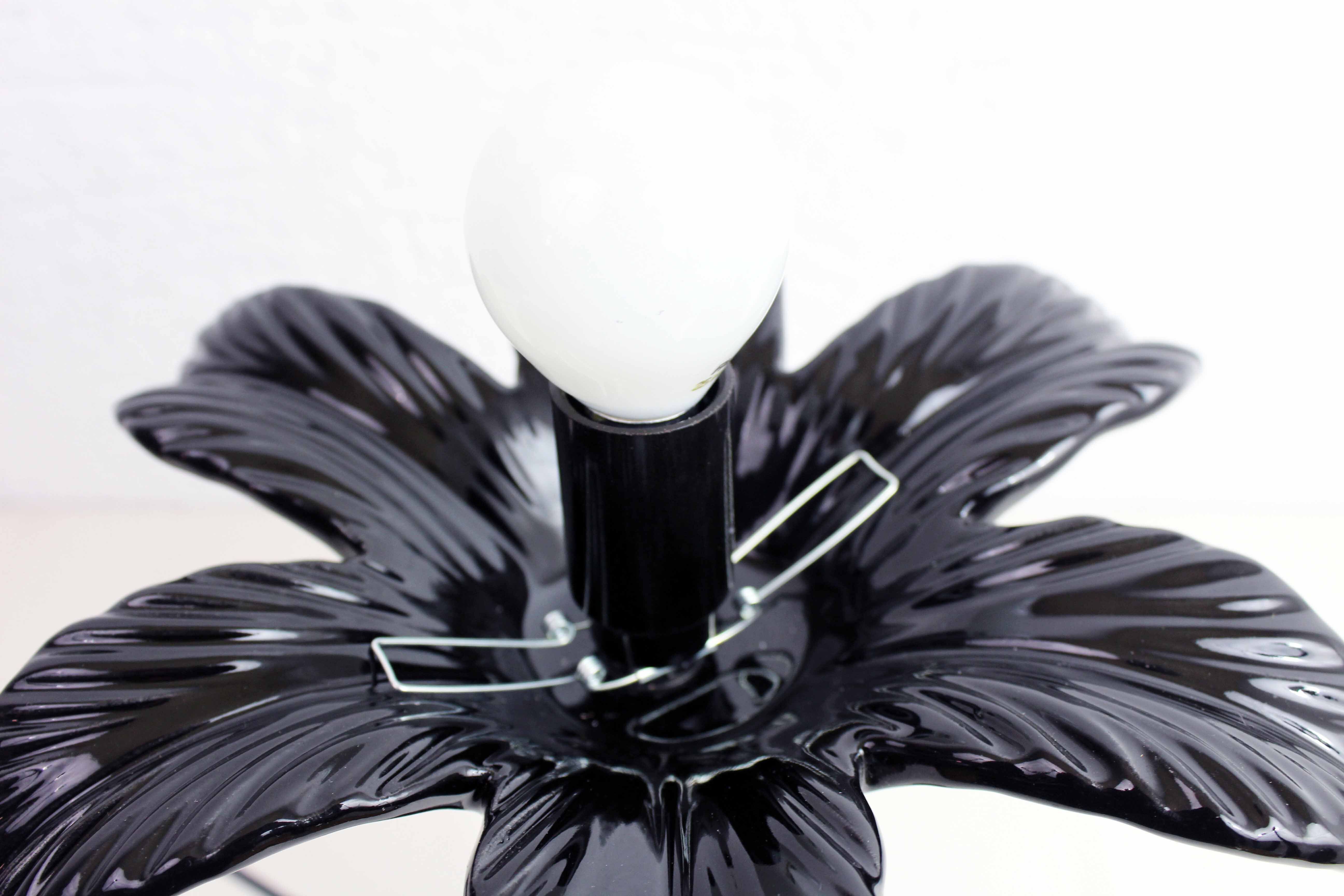 Lampe "palmier" en faïence et verre opalin