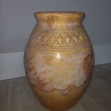 Jar in varnished sandstone