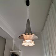 Grande lampe suspendue en aluminium contemporaine