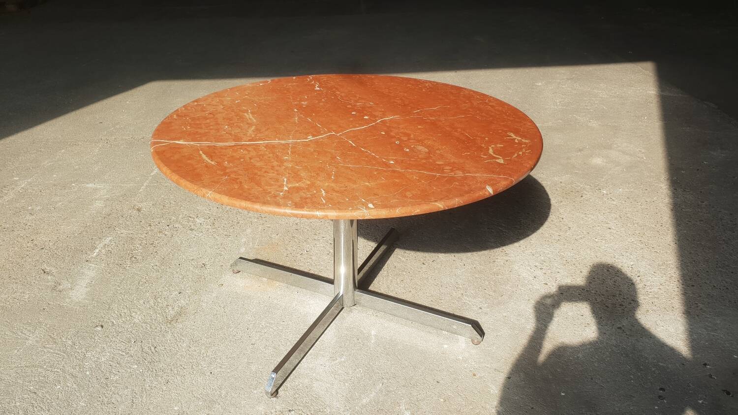 Round dining table Roche Bobois 1970