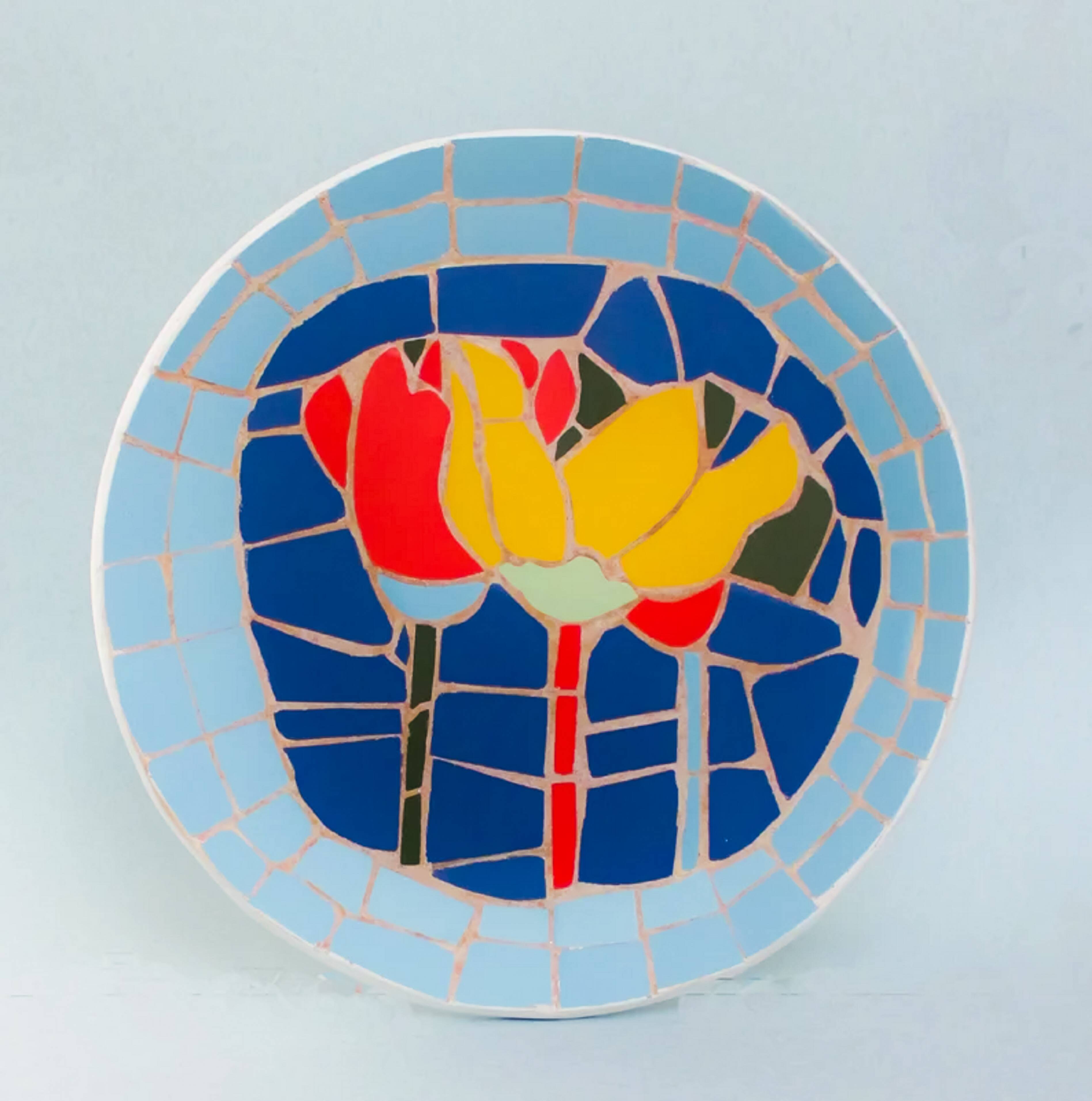 Plate decorated with modernist mosaic in trencadís style (Gaudí. Barcelona). Small tray.