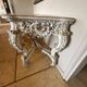 Console en bois sculpté blanc