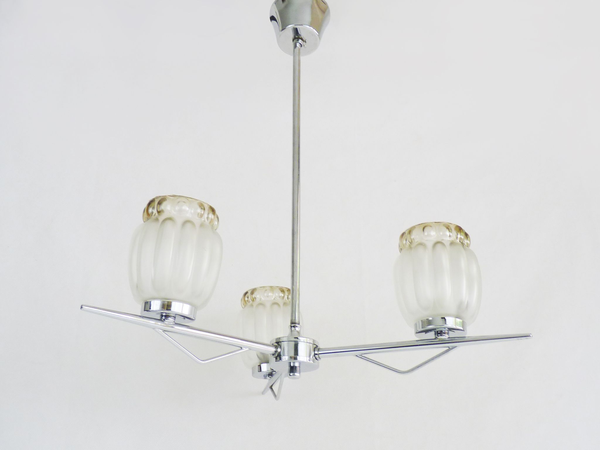 Vintage chandelier with 3 branches in chrome metal and glass globe. Year 70