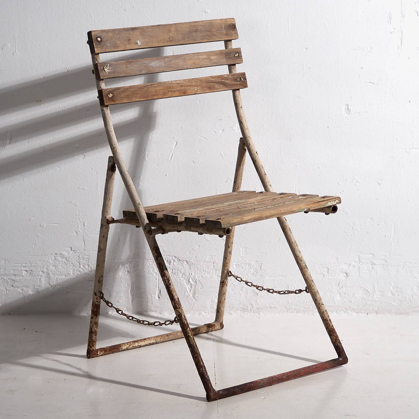 Antique folding garden chairs (c.1920). Set of 2 pieces.