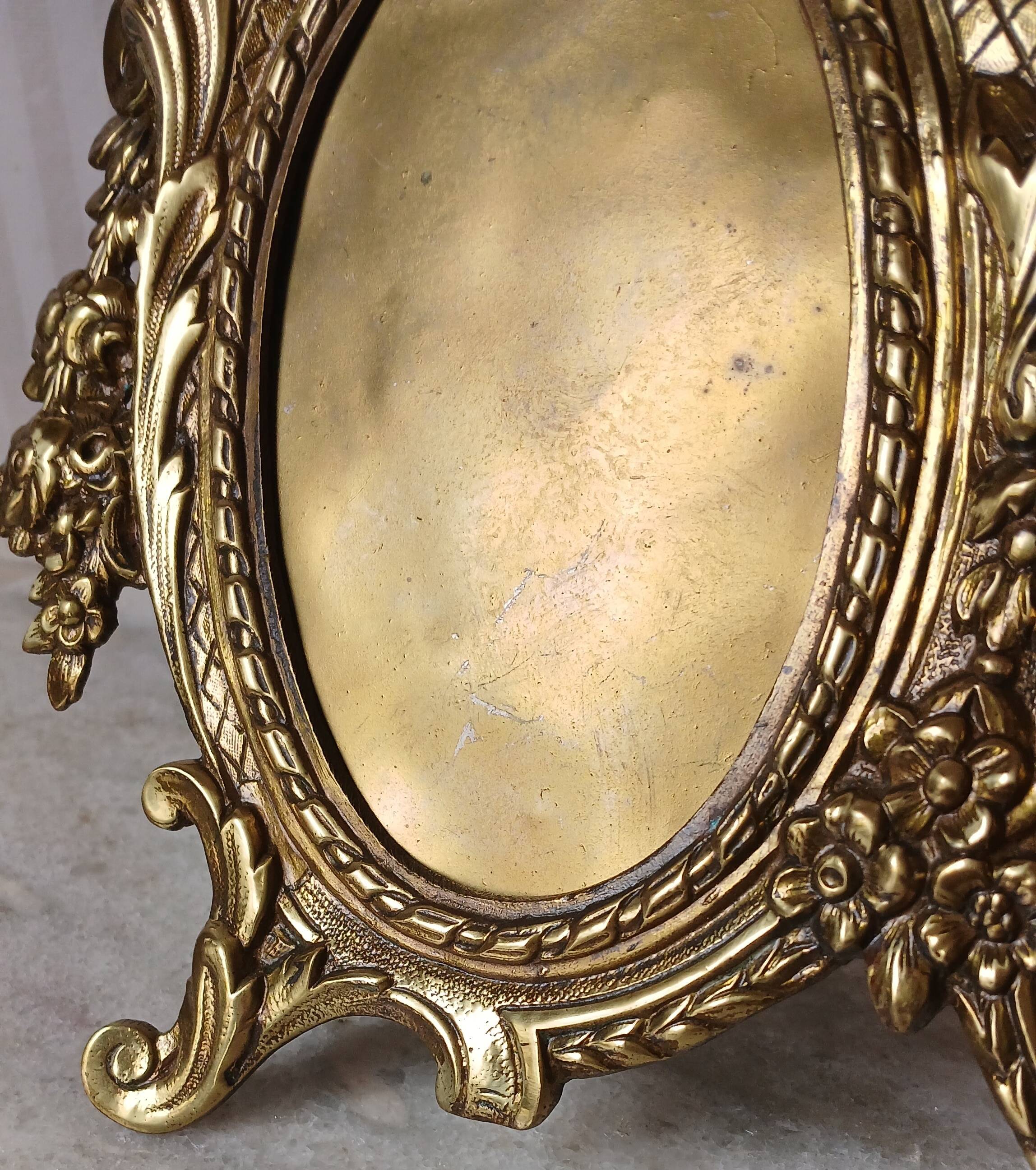 19th century "Victorian" double frame, gilded bronze decorated with acanthus & flower garlands