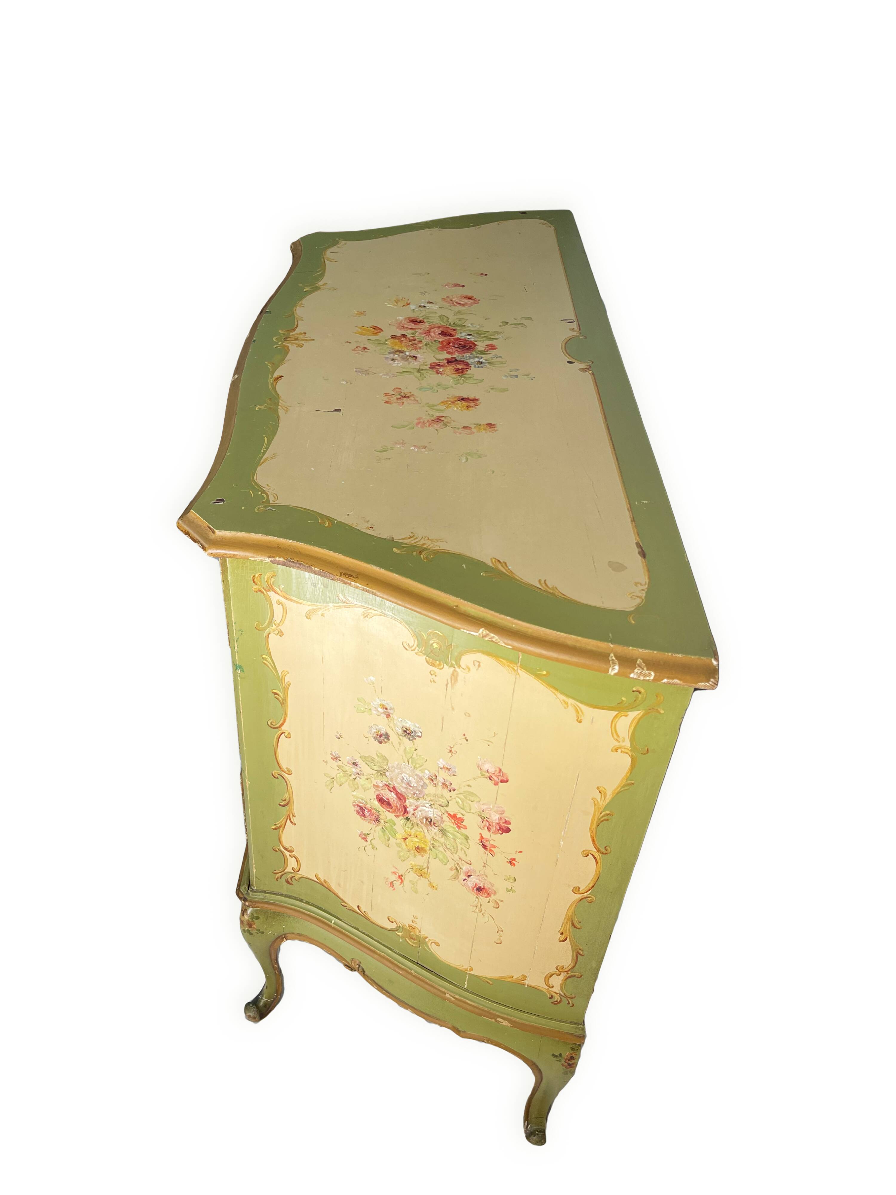 Commode italienne peinte à la main de style vénitien des années 1950