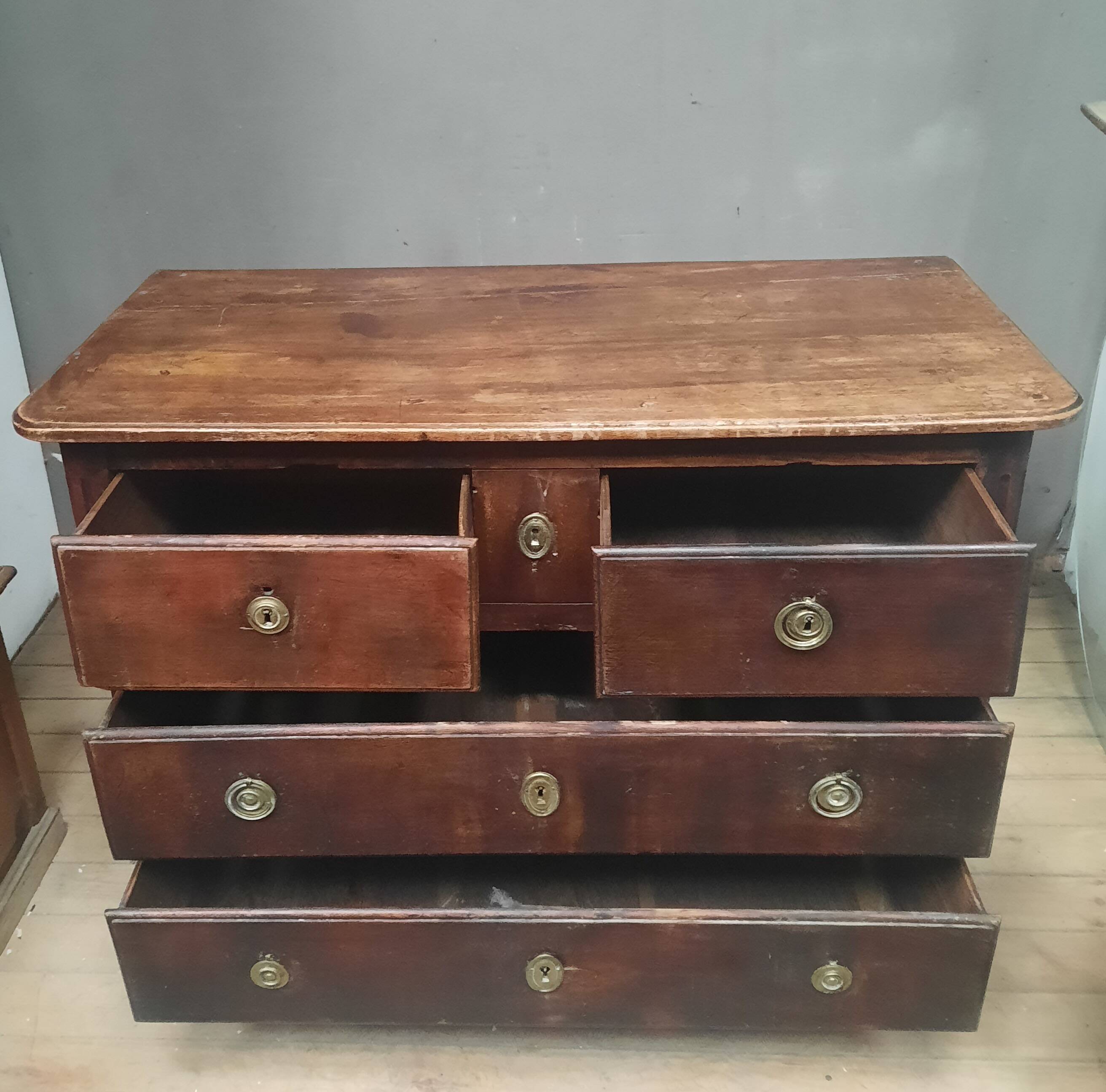 Eighteenth-century walnut chest of drawers