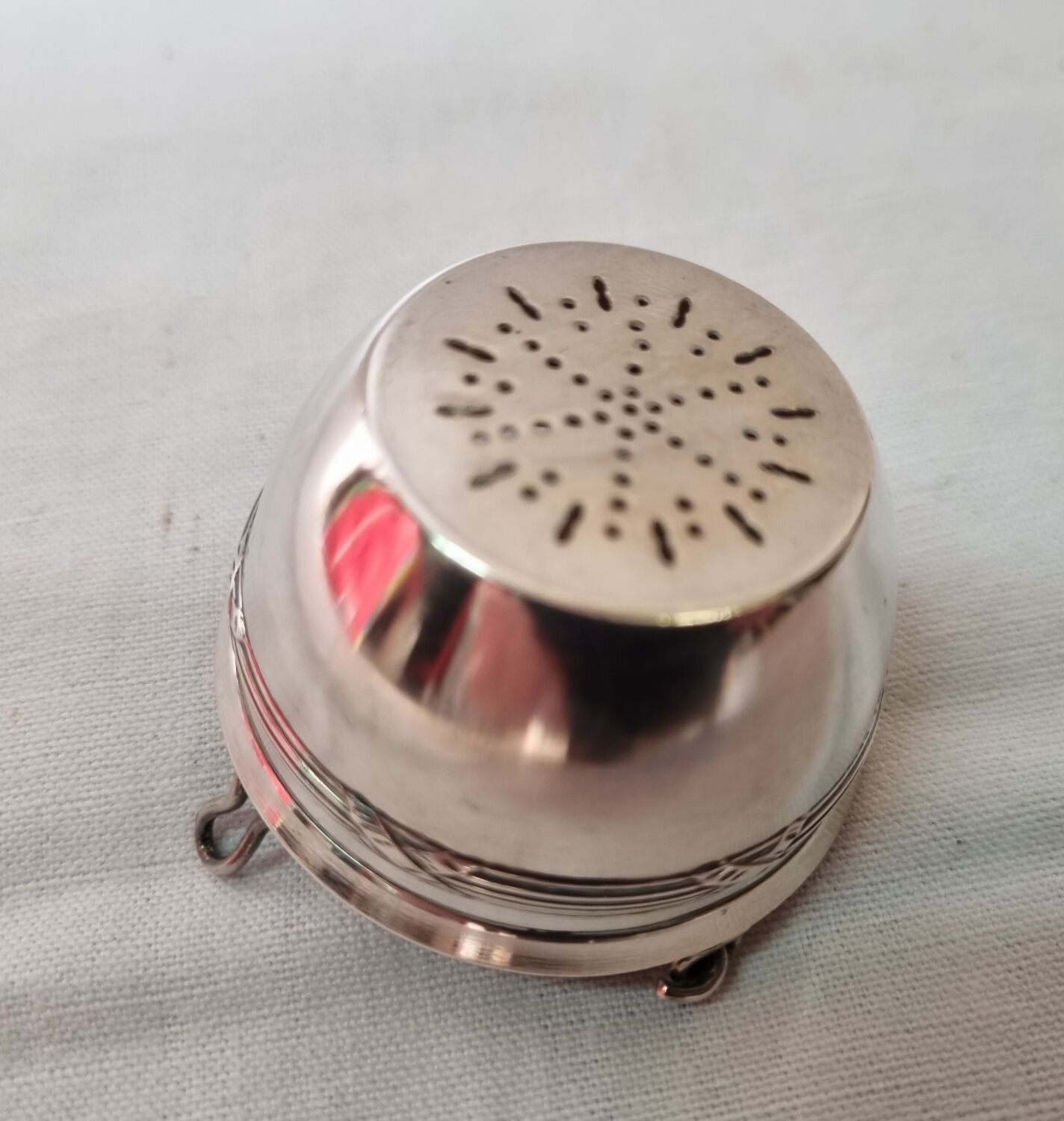 Tea strainer, solid silver, neck brace