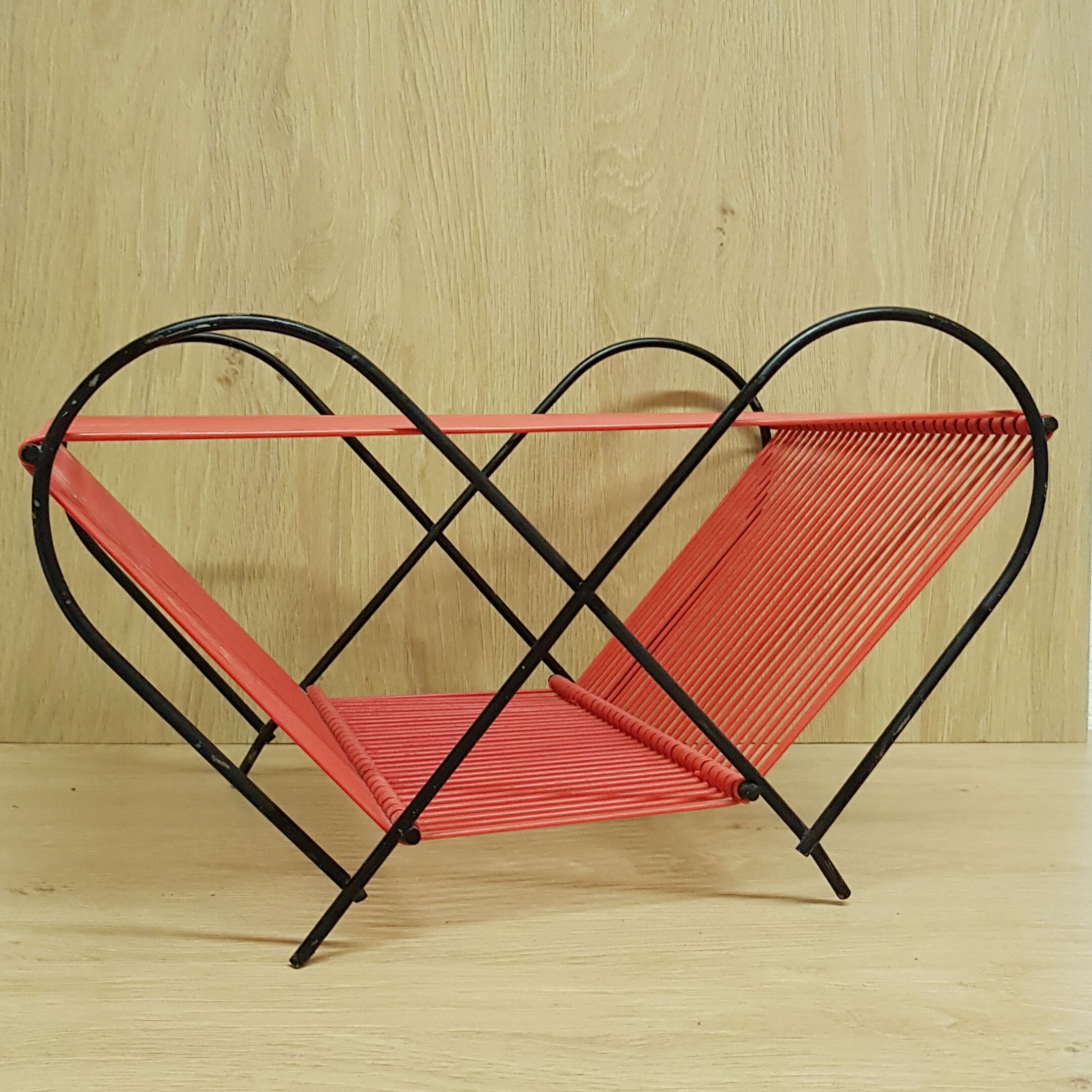 Mid-century scoobidou vinyl record rack