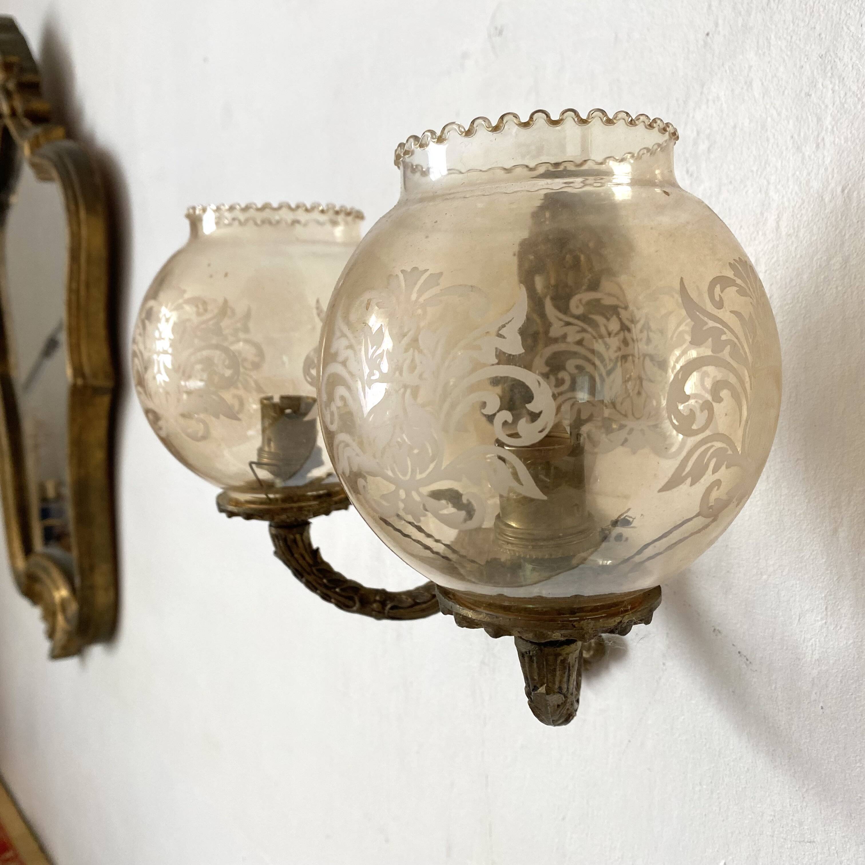 Double retro wall light with etched glass