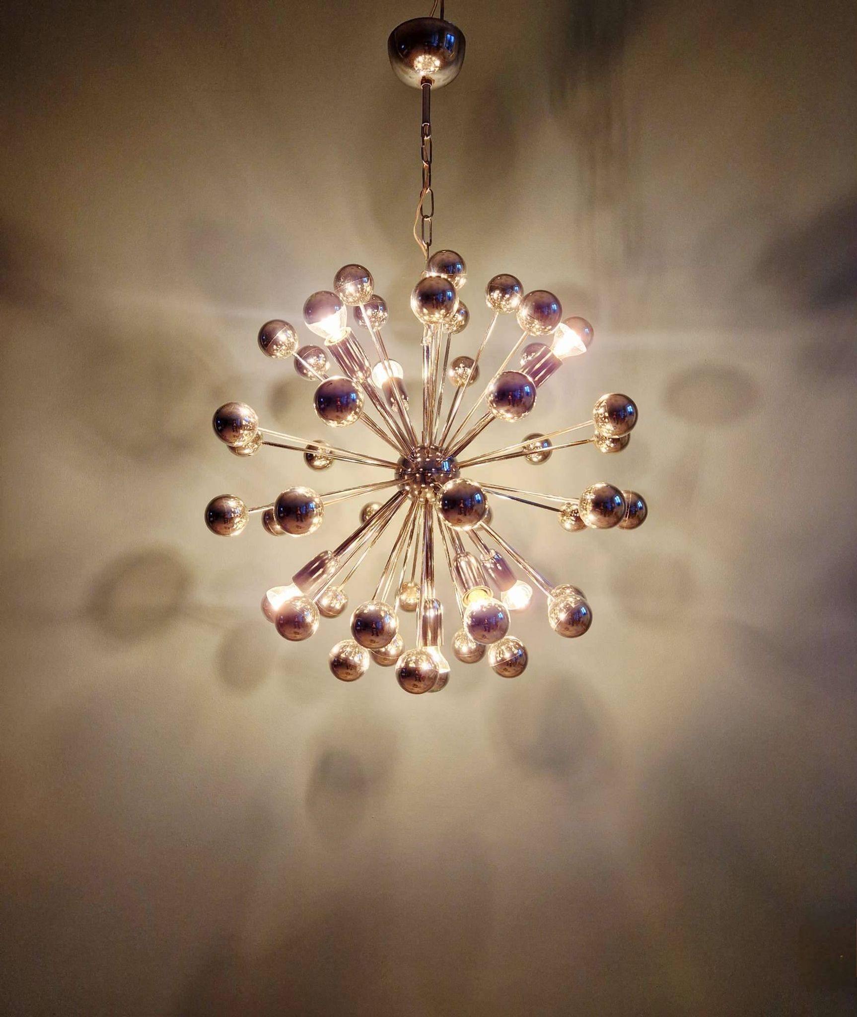 Lustre Sputnik en métal chromé, design Space Age, 1960