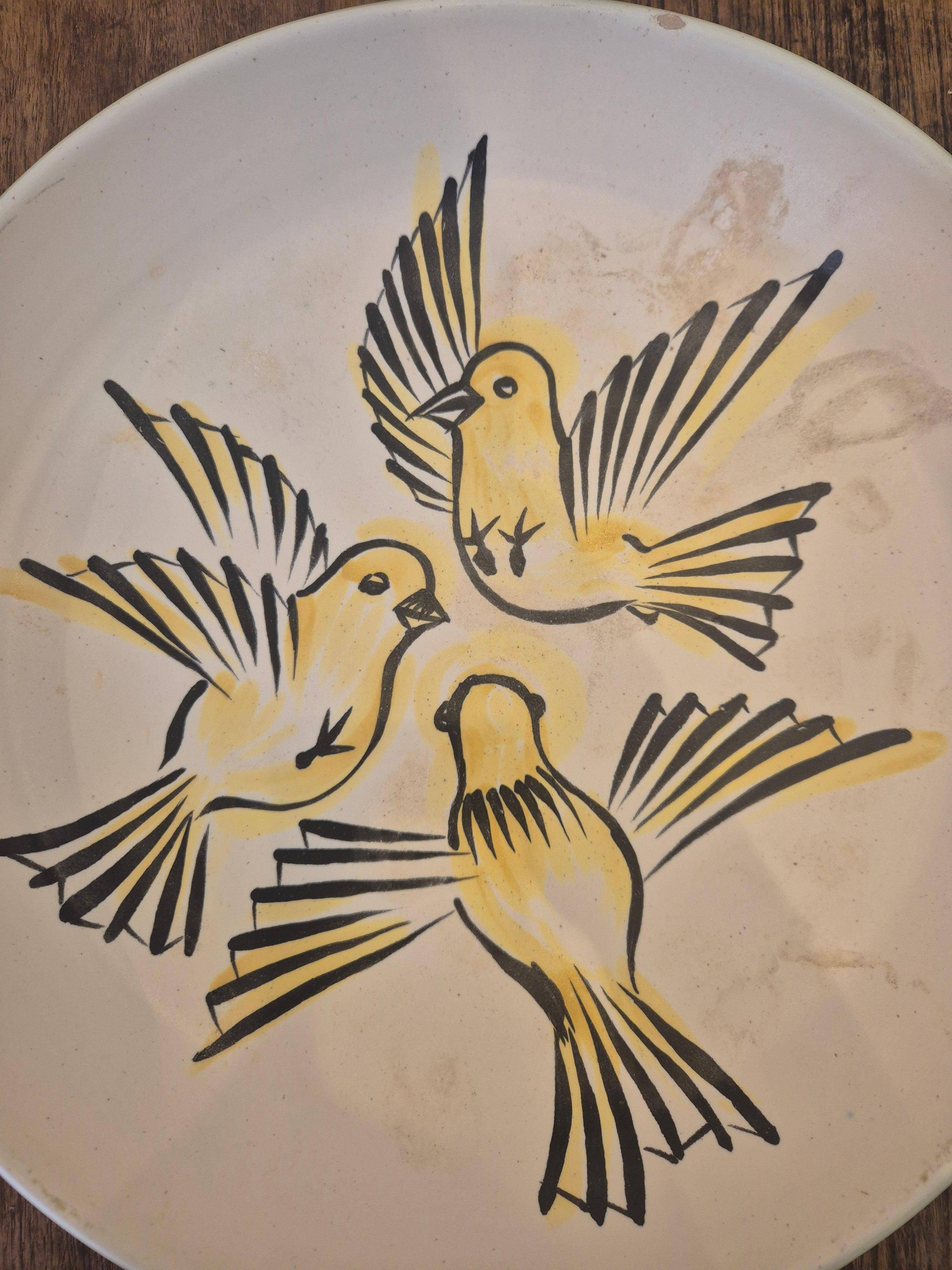 ANDRÉ BAUD (1903-1986) grand plat représentant des oiseaux, Vallauris, France, c.C. 1950