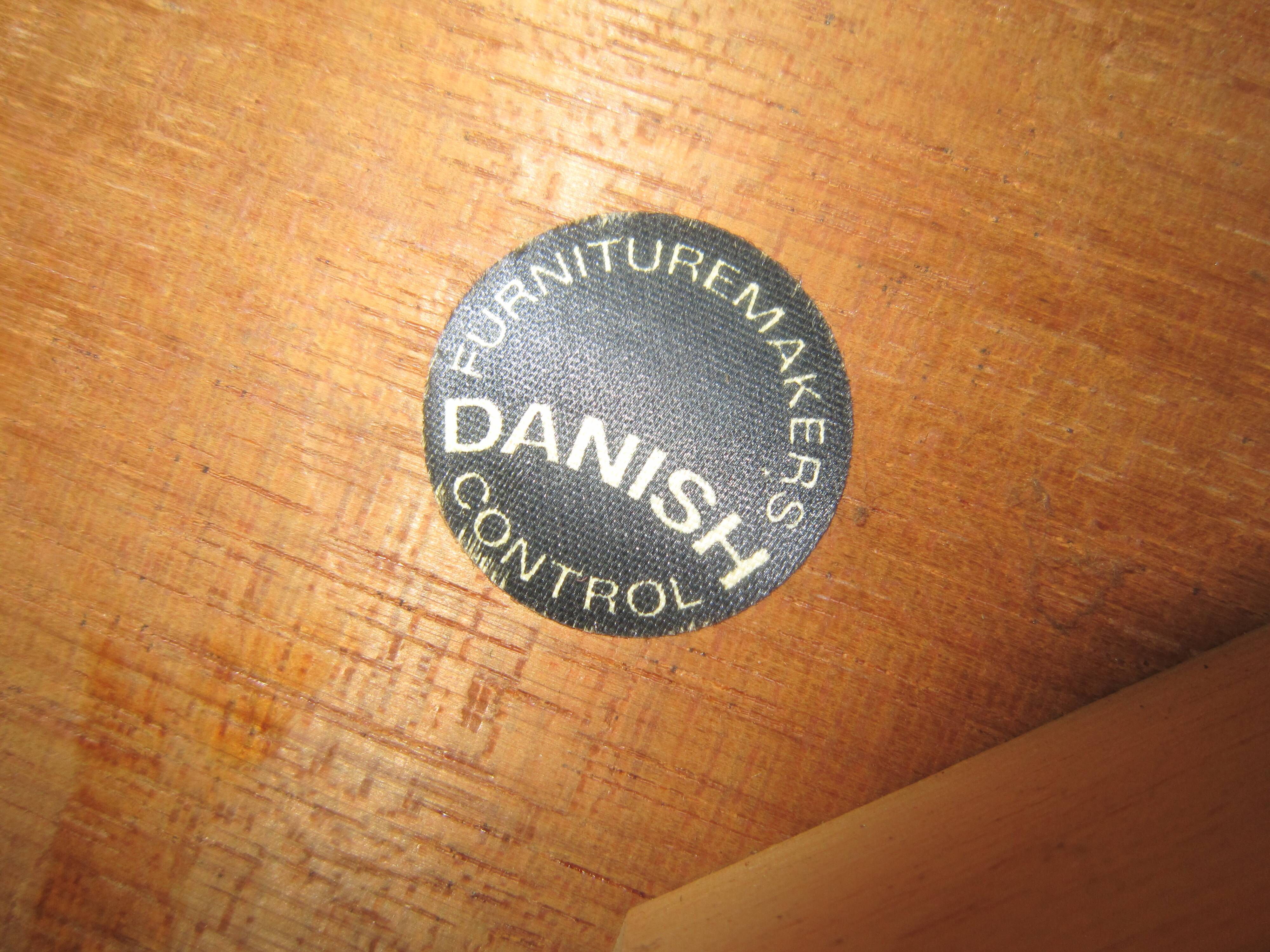 Table ronde en palissandre de Niels Otto Möller