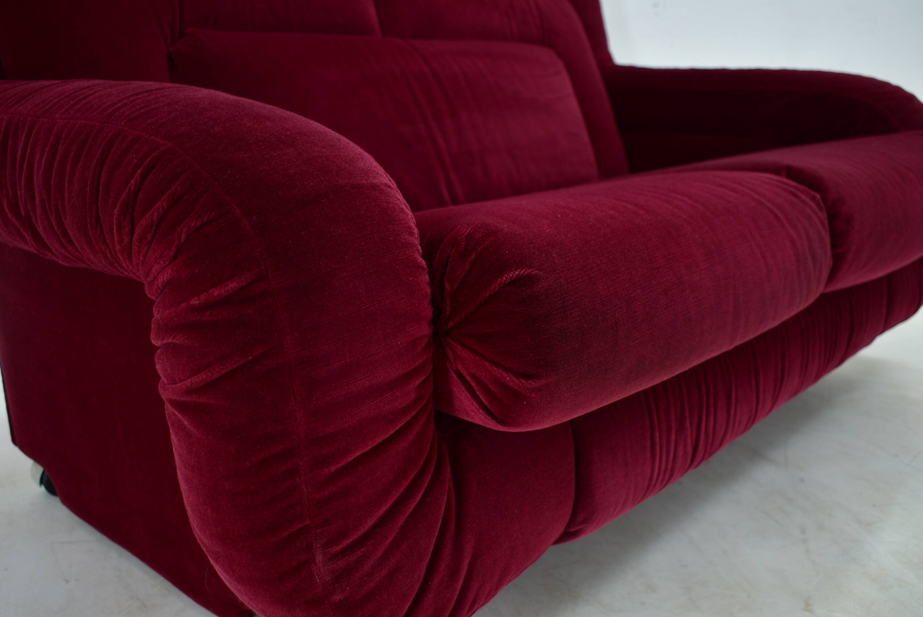 Two-seater canapé, rare from the 1970s, Italy.