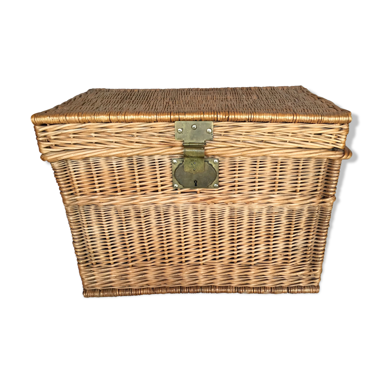 Wicker trunk