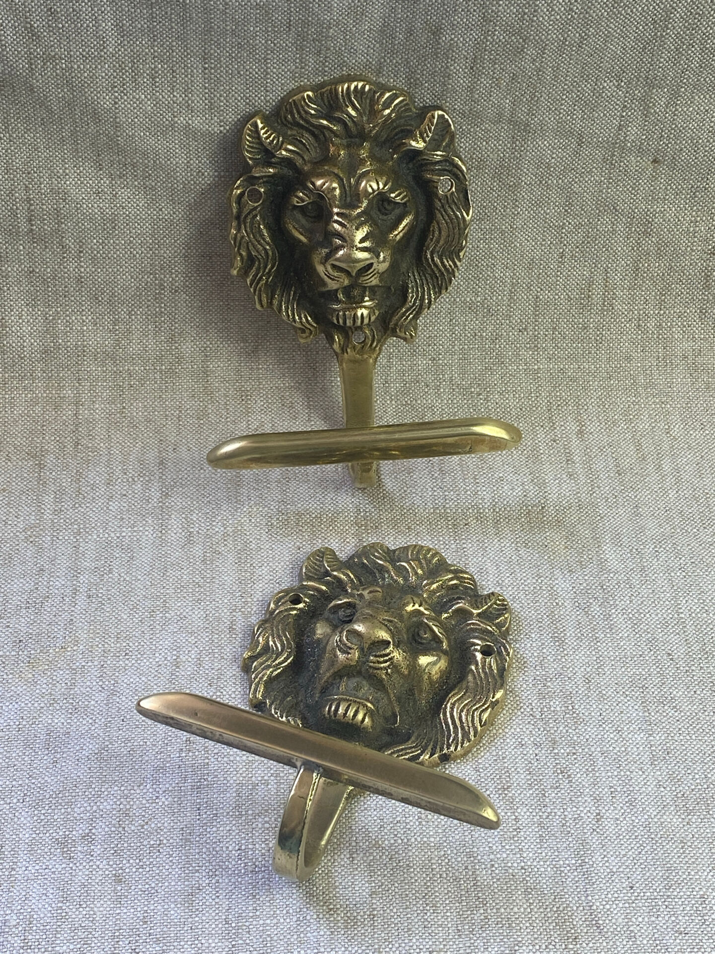 Lion head coat hooks in solid brass, Peerage England