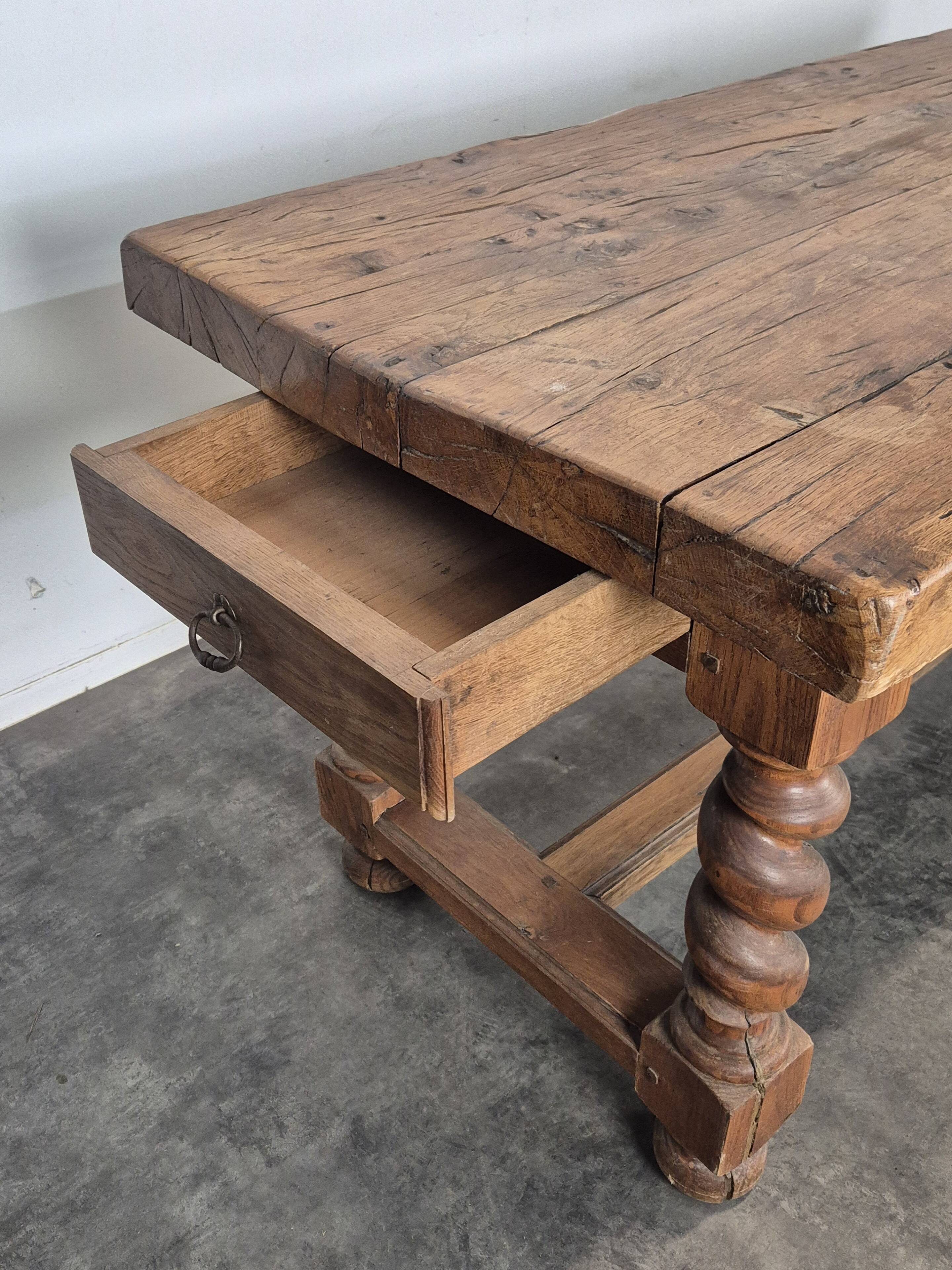Table de ferme en chêne massif de style Louis XIII