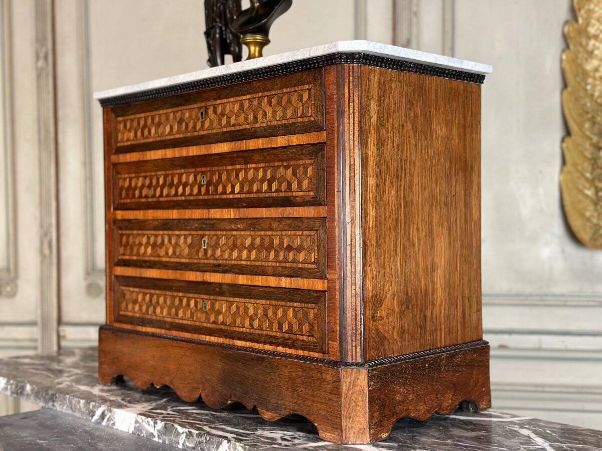 Miniature chest of drawers in mahogany veneer, 19th century