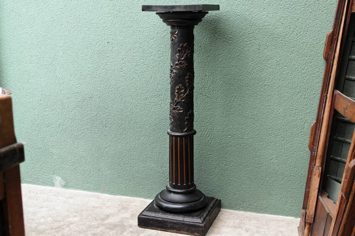 Napoleon 3 carved wooden column oak leaves