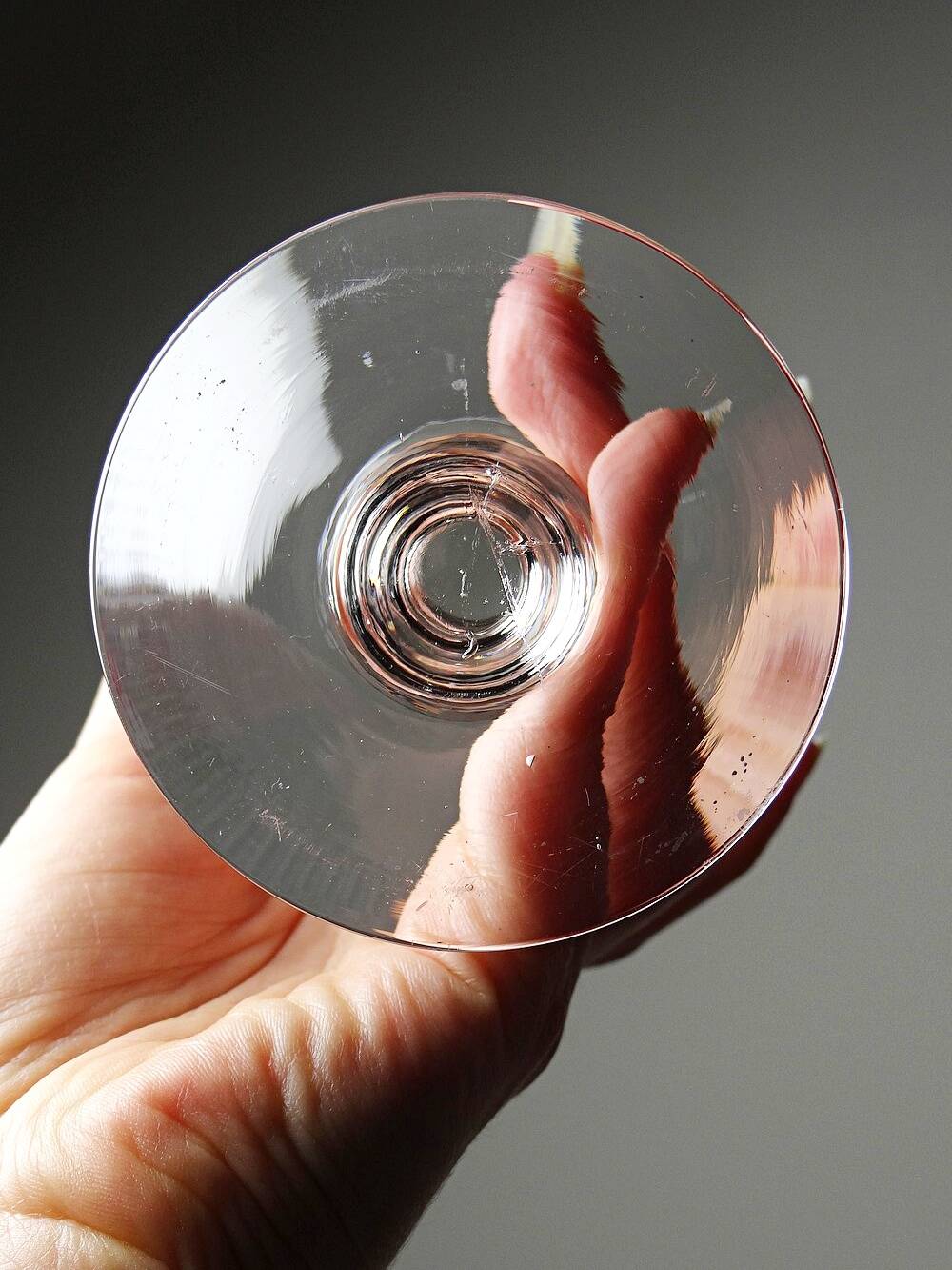 Set of 6 antique fine crystal champagne glasses, star engraved, 19th-20th century.