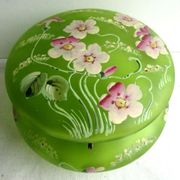 Candy box or jewelry box, Enamelled Art Nouveau glass Legras: Pink flowers