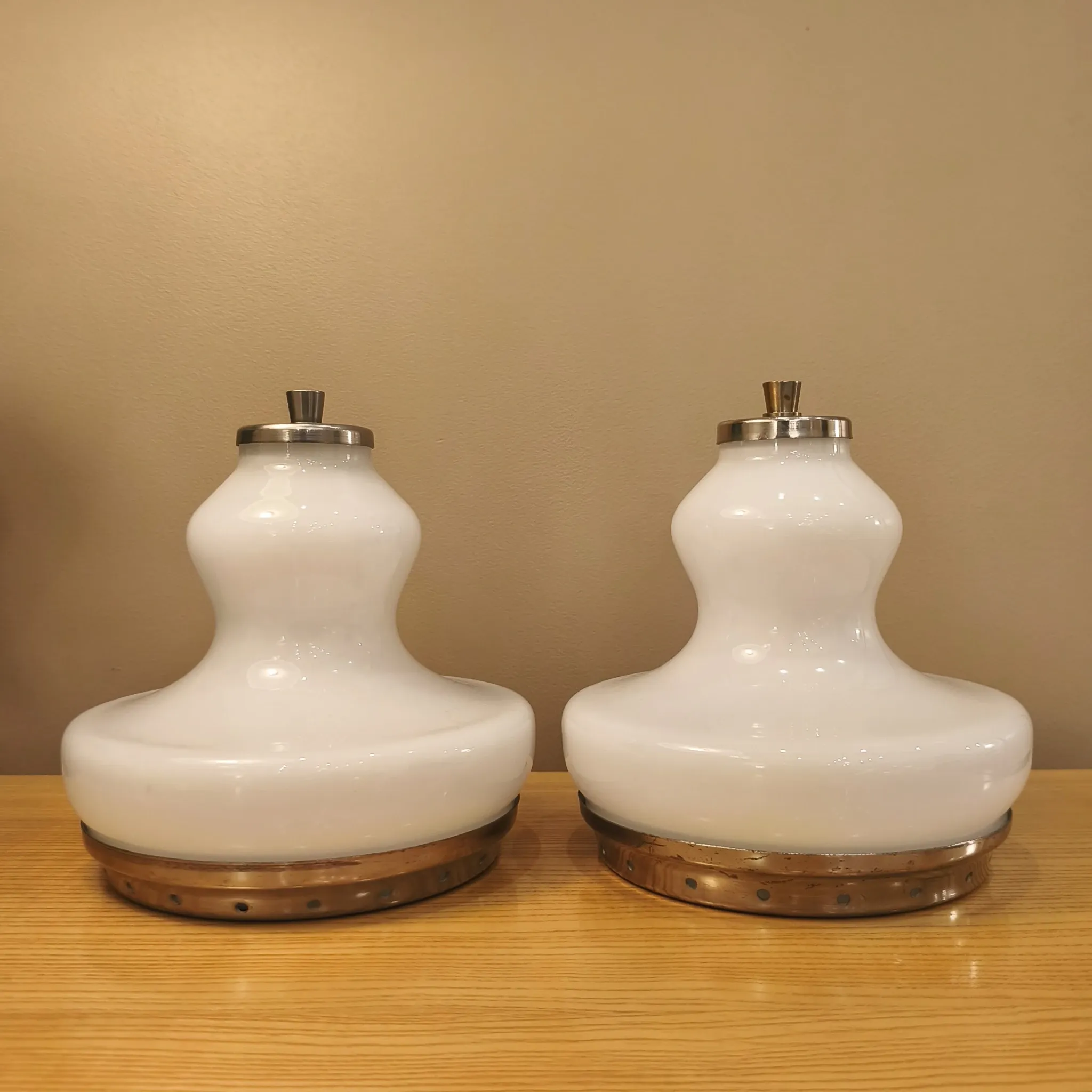 Paire de lampes verre opalin, Italie,1960