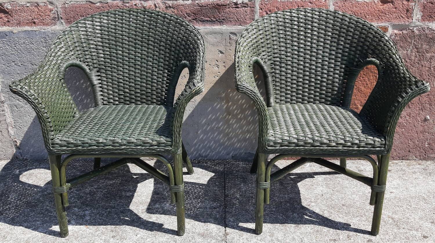Salon de jardin complet en rotin. (Sofa, fauteuils x 2, table basse)