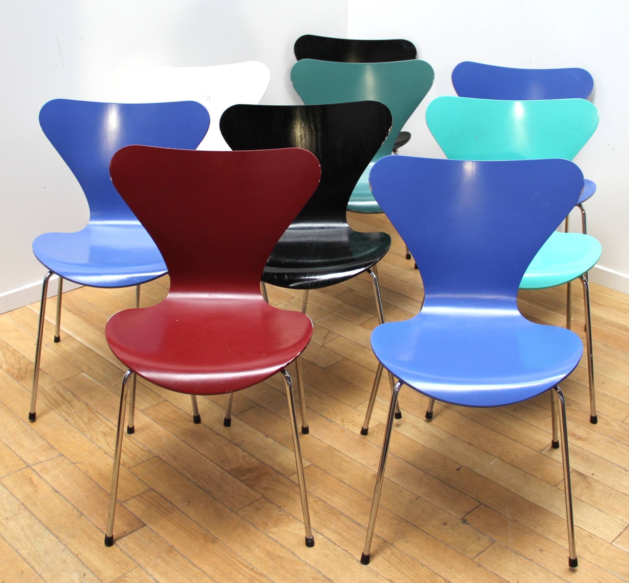 Suite de 9 chaises fourmi 3107 Arne Jacobsen