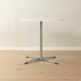Timeless bistro table with star-shaped aluminium base