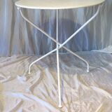 Table de jardin blanche en métal ronde